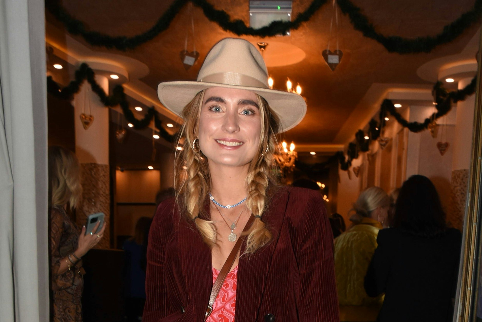 Vera Ofarim ist jetzt unter die Kinderbuchautoren gegangen.