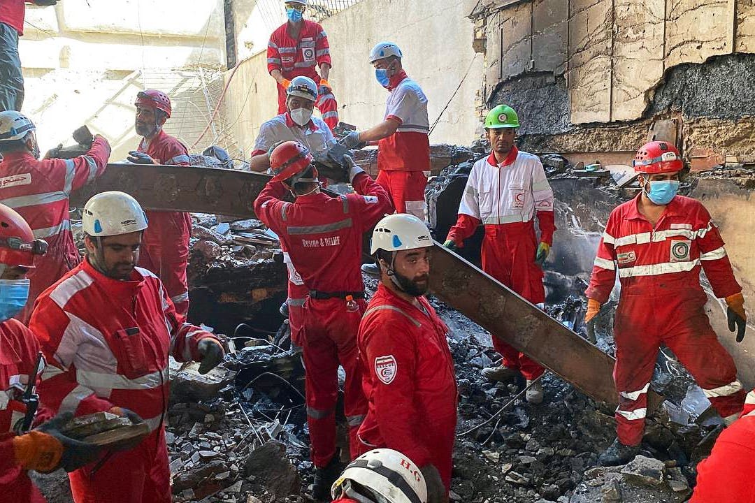 Rettungsteams im Einsatz in Teheran