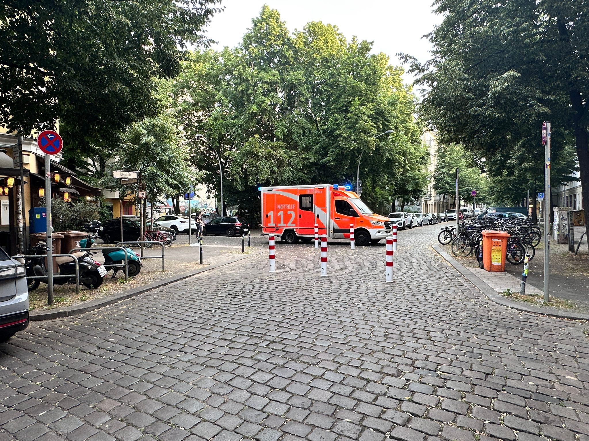 Friedrichshain: Stoppte wirklich ein Poller diesen Rettungswagen?