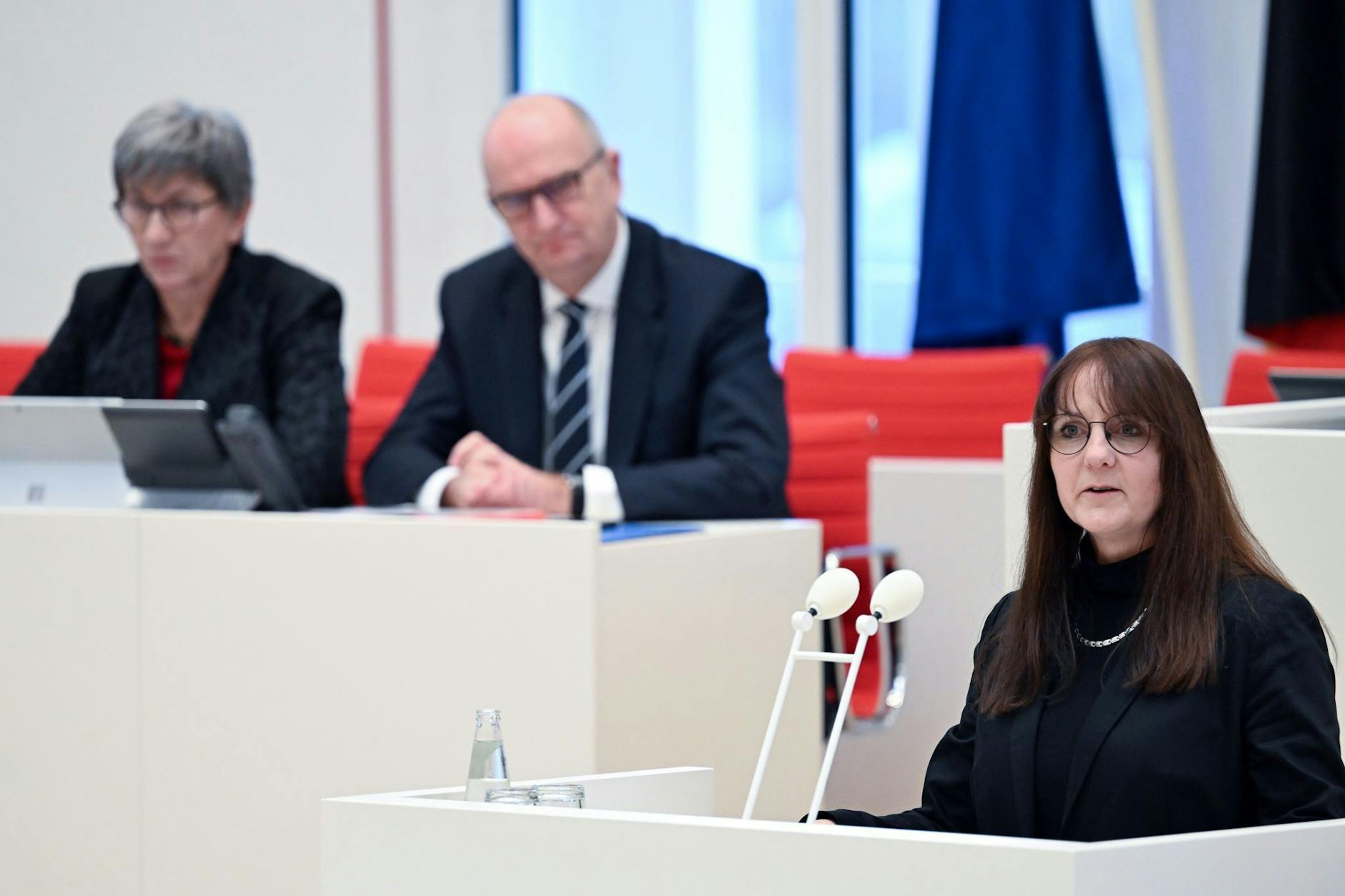 Brandenburg Eyalet Parlamentosu'nda Katrin Lange. İçişleri Bakanı olmadan önce Maliye Bakanı olarak görev yaptı.