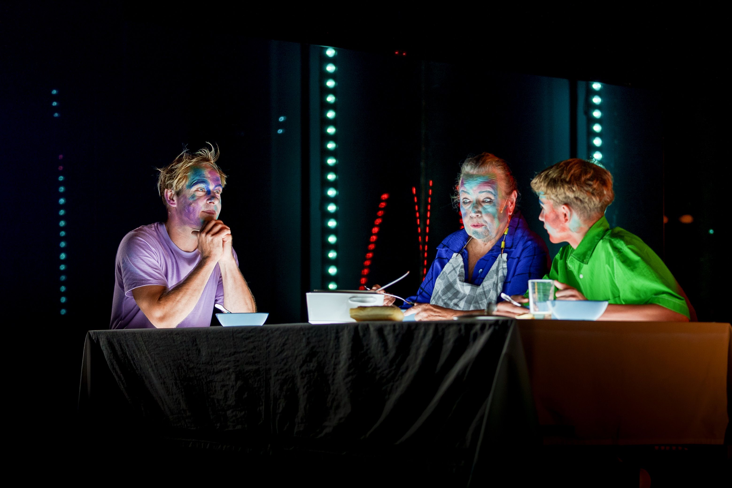 Autorentheatertage am DT: Mit der Wut von Volker Lösch gegen das Koma von Jette Steckel