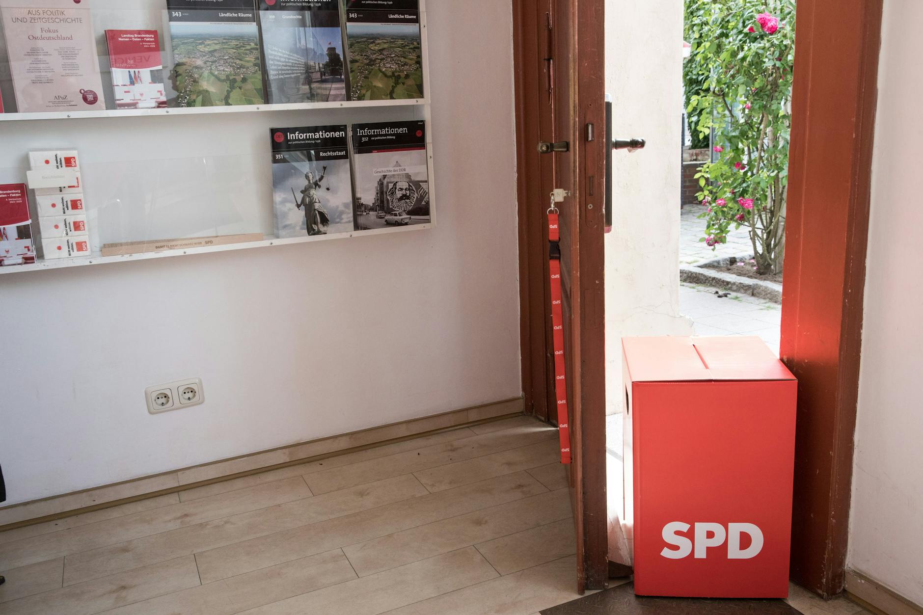 Katrin Lange artık daha çok Pritzwalk'taki pazar meydanındaki vatandaşlık ofisinde bulunuyor.