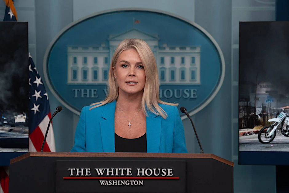Donald Trumps Sprecherin Karoline Leavitt gibt am Donnerstag eine Stellungnahme ab
