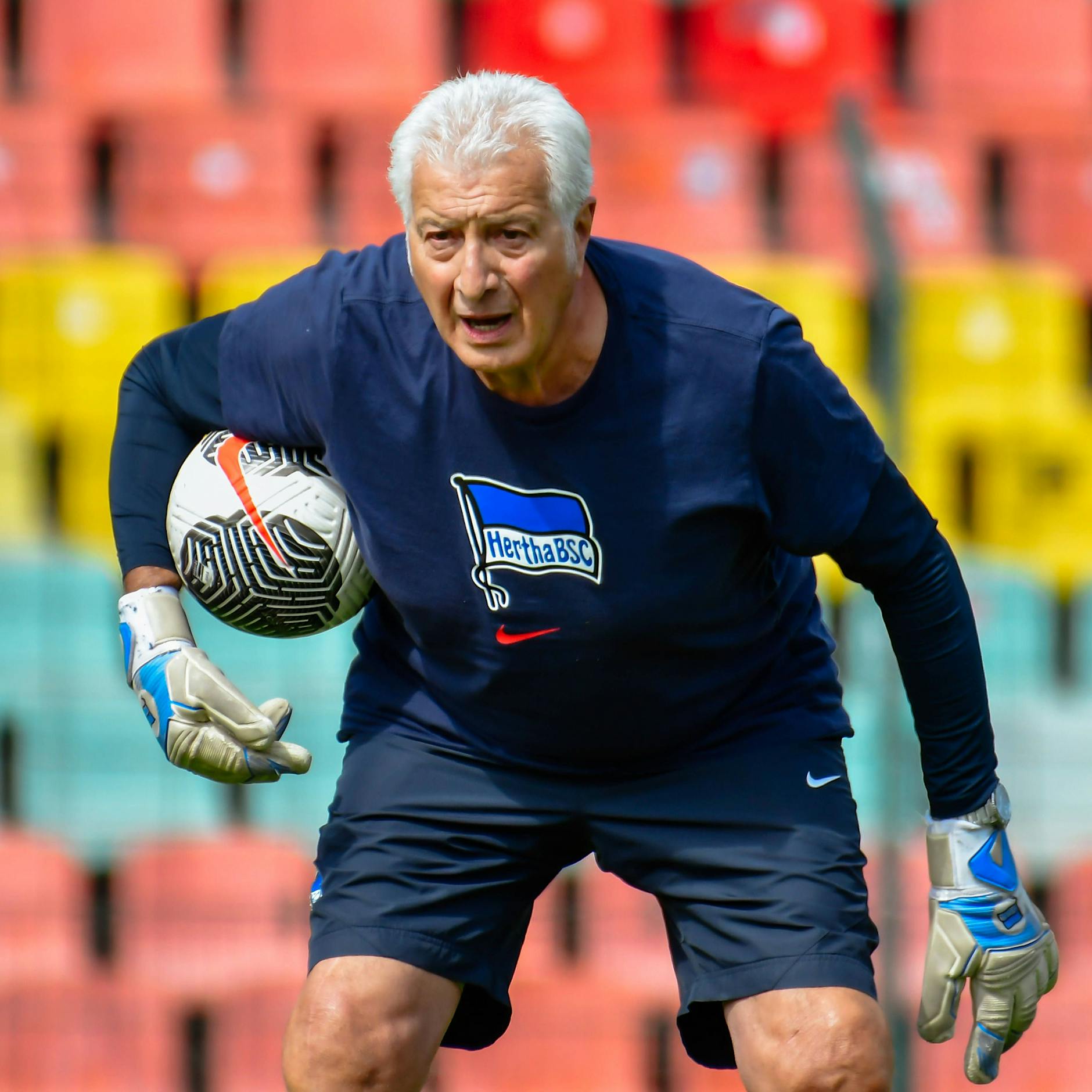 Rente, nein danke! Hertha BSC hat den ältesten Torwarttrainer der Welt