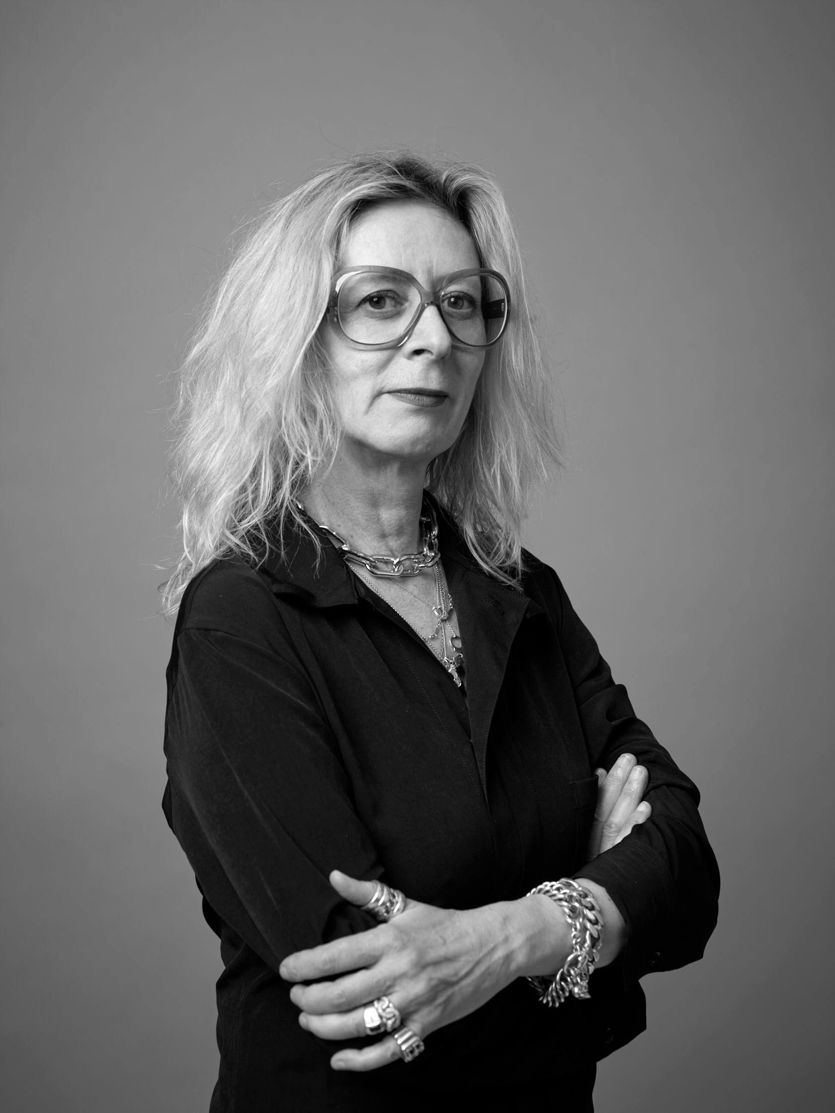Como artista arriesgada, Monica Bonvicini no dudó ni un segundo en asesorar a su clase de la UdK en su proyecto de diseño. Al fin y al cabo, se trataba de...