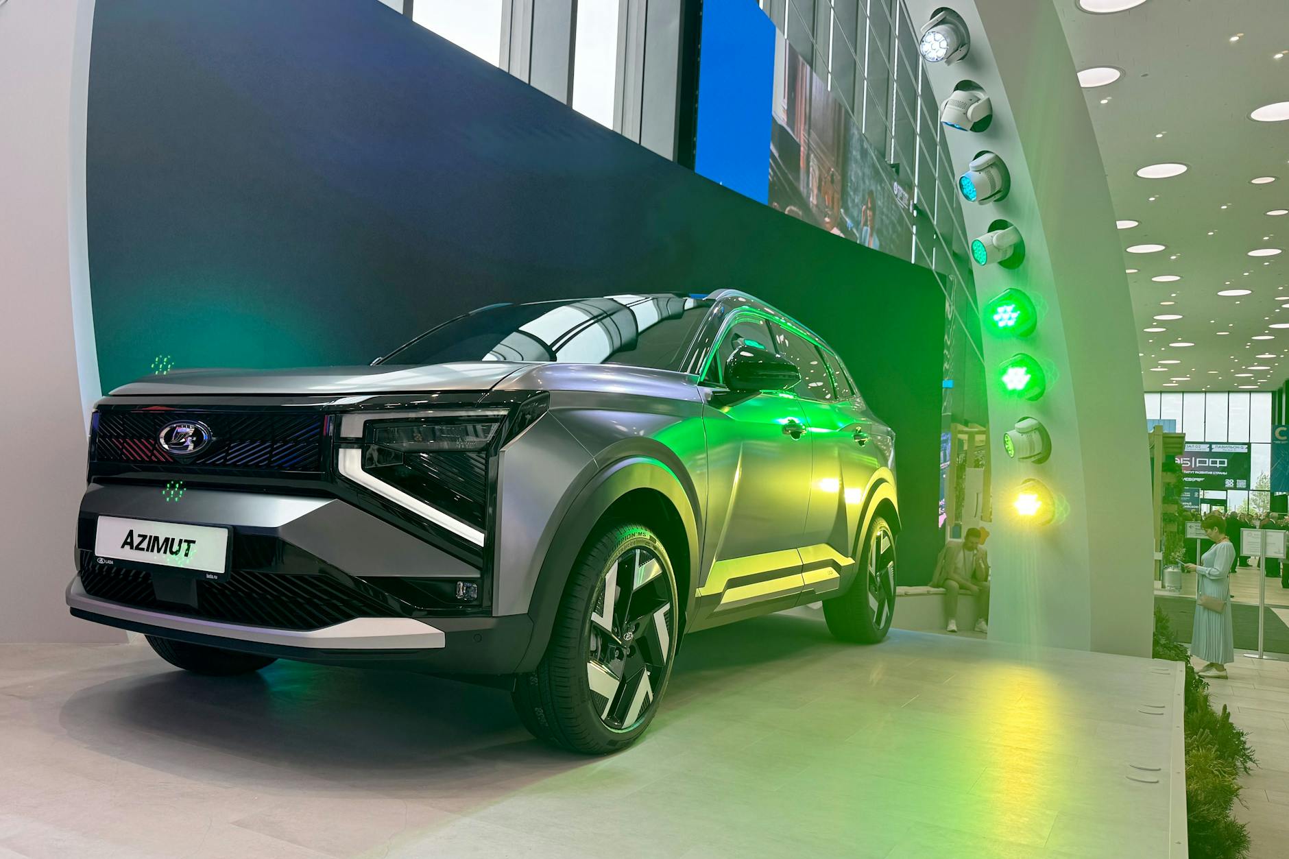 Der Lada Azimut des Autobauers Avtovaz beim Wirtschaftsforum in St. Petersburg