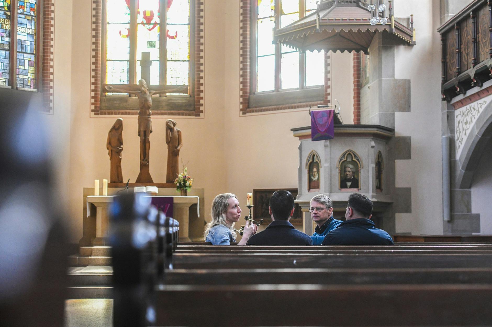 Flüchtlinge in der Obhut der Kirche: Das gerät in der Politik zunehmend in die Kritik.