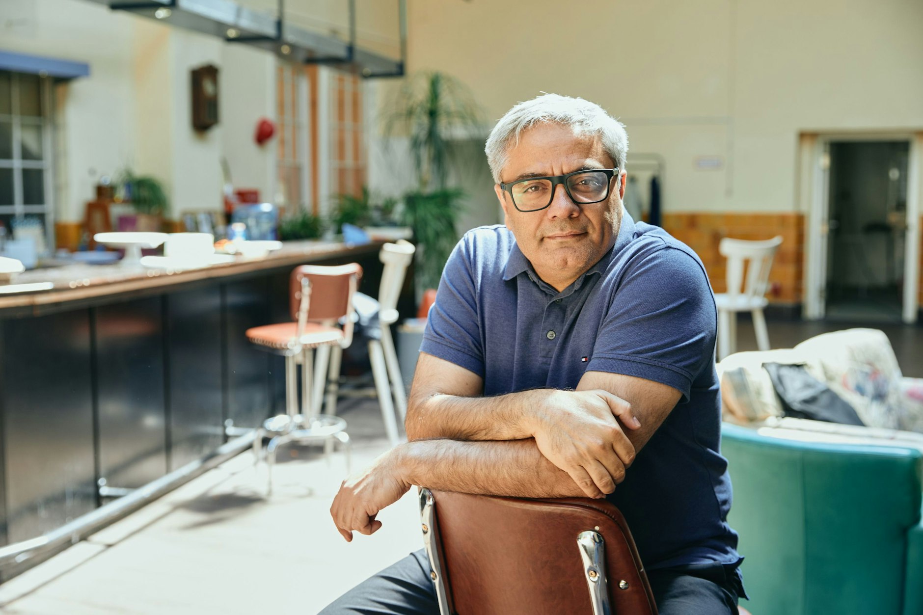 Der Filmemacher Mohammad Rasoulof aus Teheran hat „Destination: Origin“ fürs Theater inszeniert.