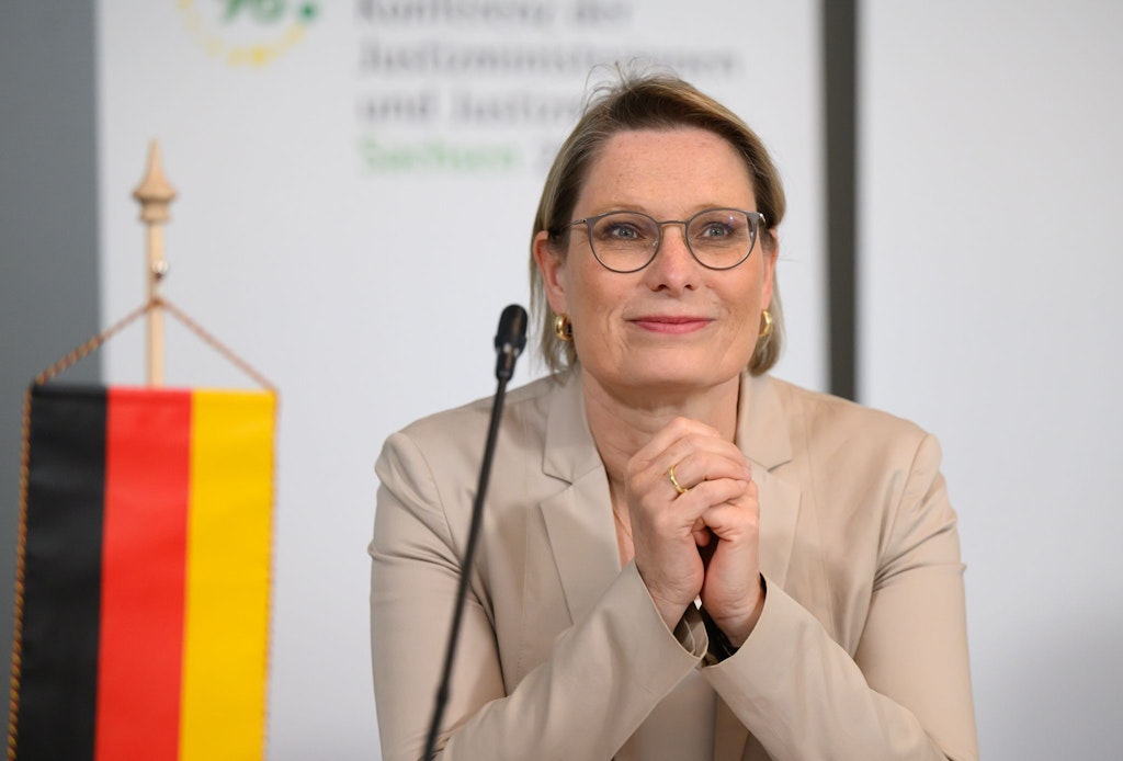 They are intended to “silence” journalists: New law against intimidation ...