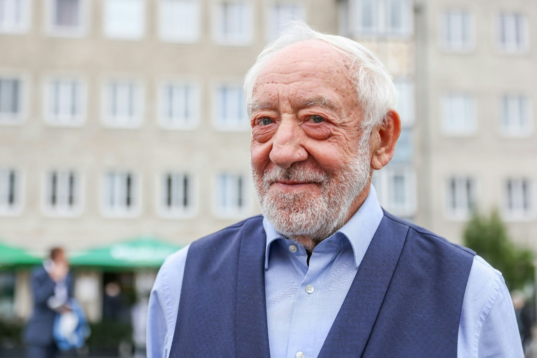 Der Kabarettist Hallervorden fordert rechtliche Konsequenzen für den Kanzler.