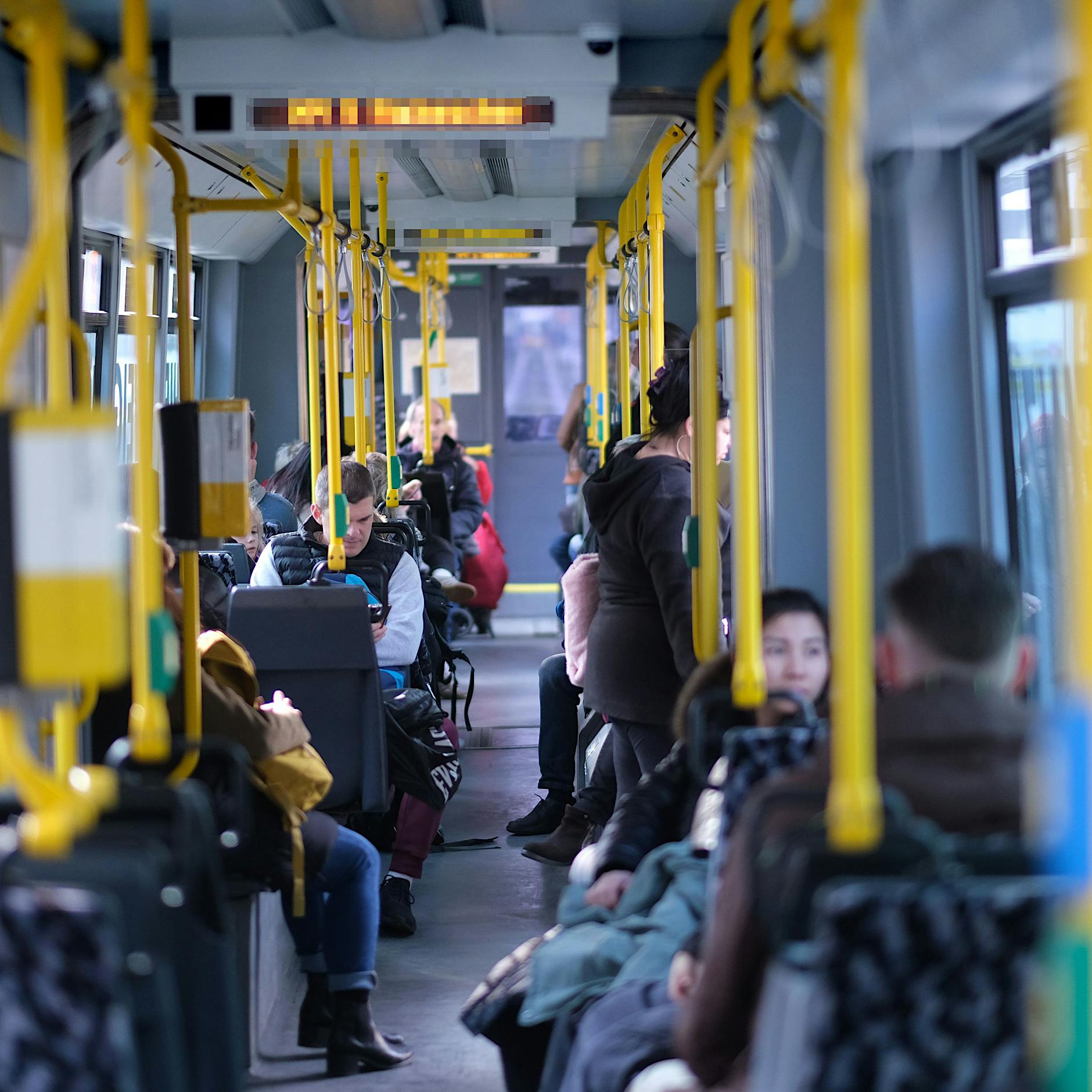 Marzahn-Hellersdorf: Kind wegen Deutschlandfahne auf dem Handy attackiert