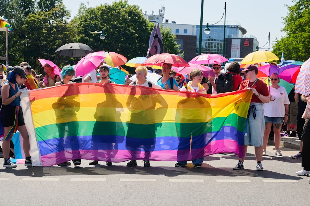 Berlin-Marzahn and Eberswalde: Queer people celebrate with parades under ...