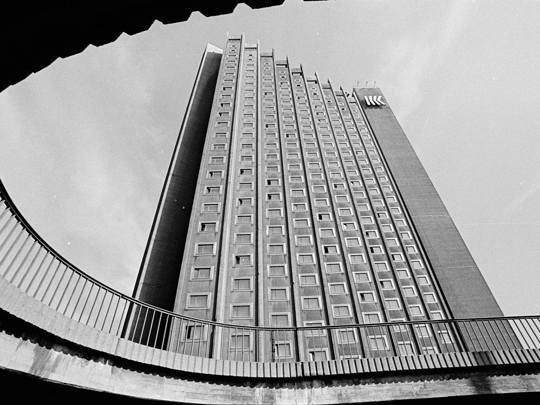 Auch das frühere Interhotel Kongreß in Karl-Marx-Stadt gehörte in der DDR zur Kette. Es ist heute ein Drei-Sterne-Hotel, das auf den Namen Congress Hotel Chemnitz hört.