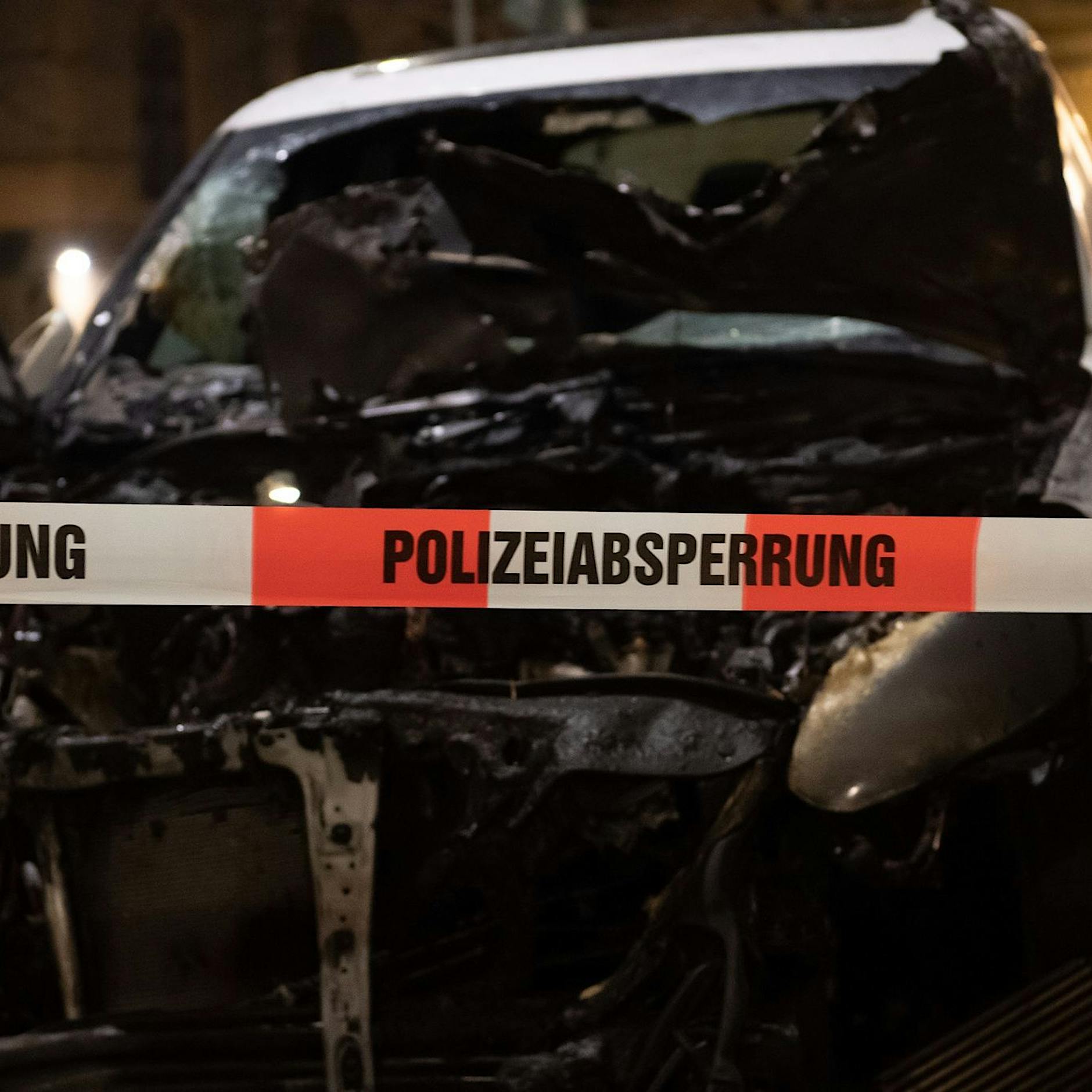 Wieder brennen Autos in Neu-Hohenschönhausen – Polizei vermutet abermals Brandstiftung