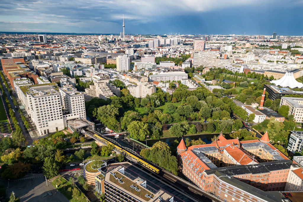 Berlin'de anti -Semitik saldırı? Adam 60 yaşında bir bıçakla tehdit ediyor