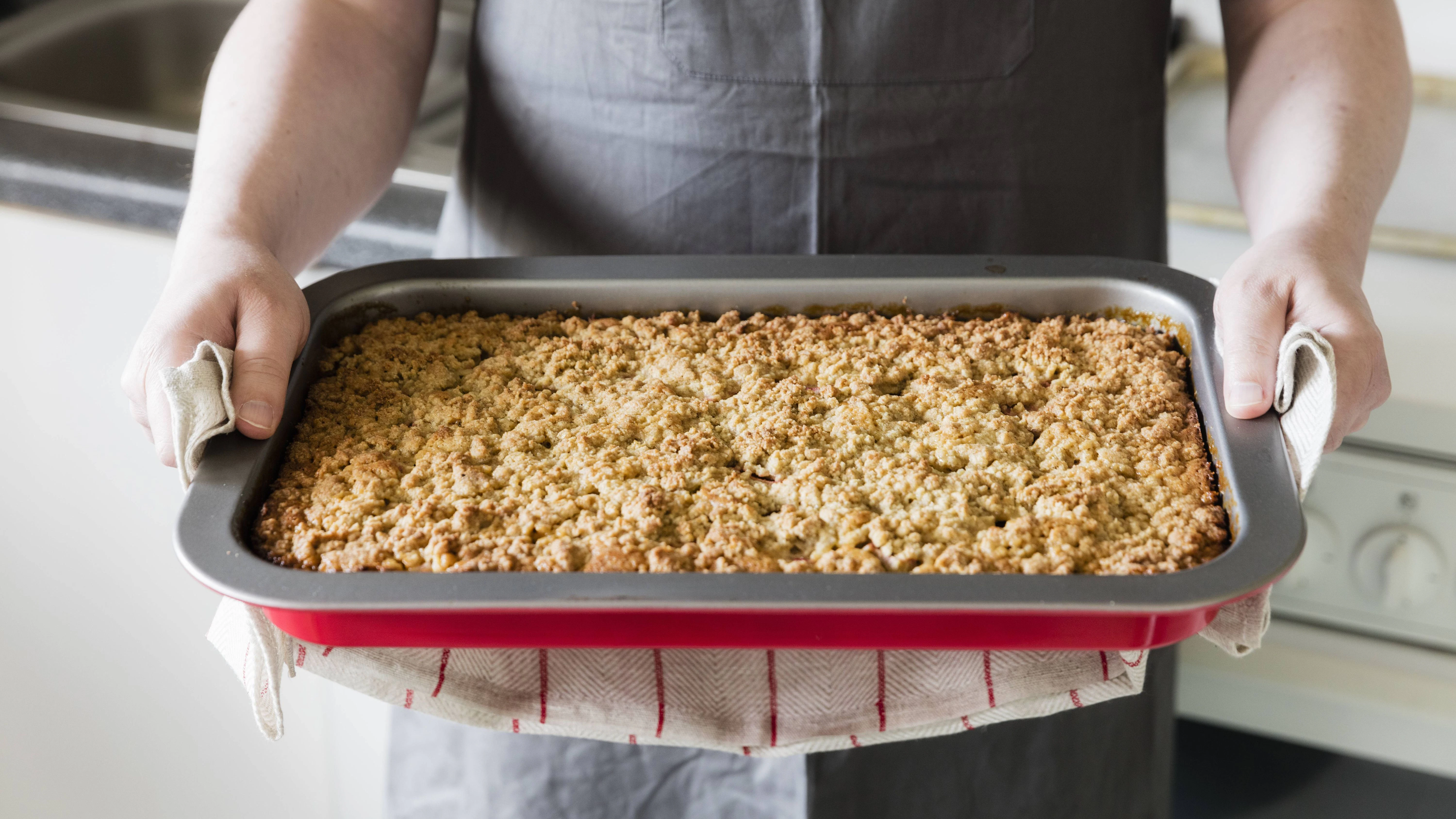 Streuselkuchen geht einfach immer! Wenn Sie eine besonders einfache Variante suchen, ist der 250er-Kuchen aus Thüringen vielleicht das richtige Rezept für Sie. Probieren Sie es aus!