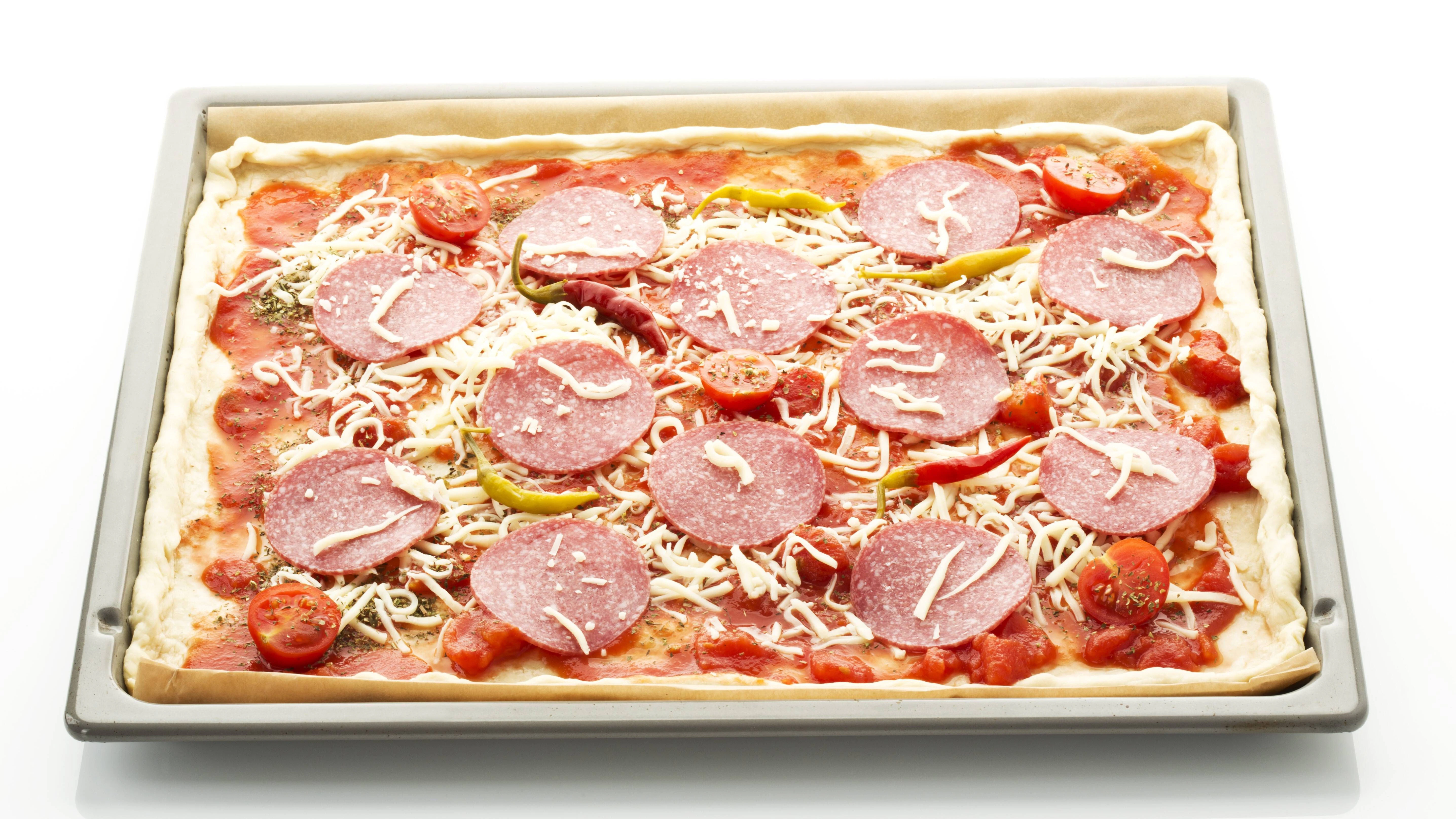 Die Teufelskrusta war sozusagen die DDR-Variante der Pizza Diavolo - mit scharfem Hackfleisch, scharfer Salami, Zwiebeln und reichlich Käse.