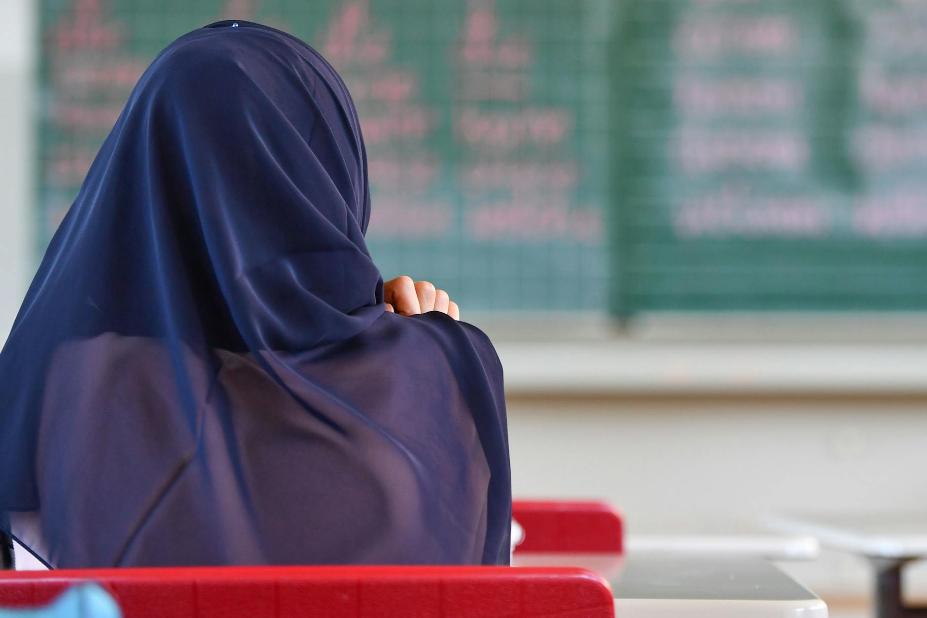 In Berlin sollen auch Lehrerinnen zukünftig Kopftuch tragen können.