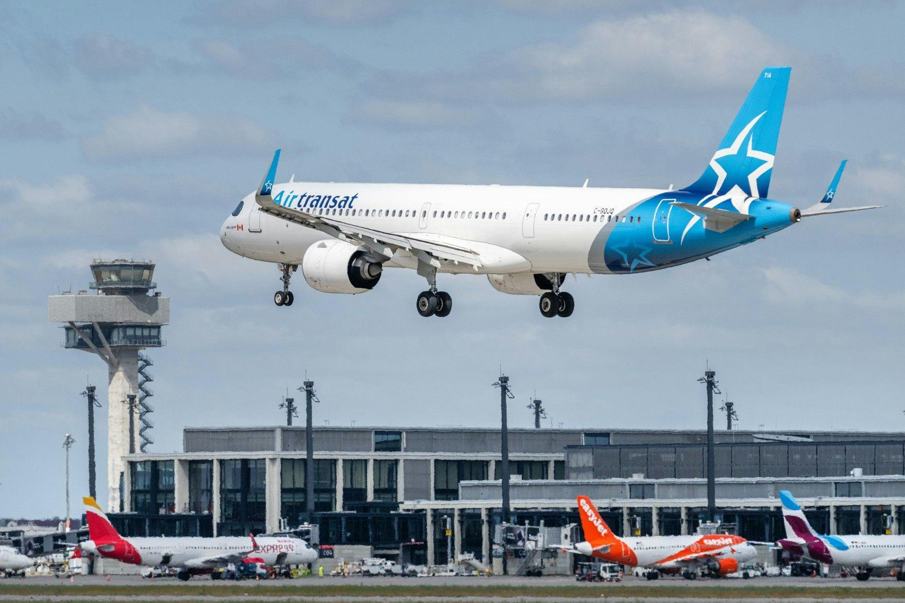 Neue Airline am BER: Zwischen BER und Toronto setzt die kanadische Fluggesellschaft Air Transat den treibstoffeffizienten Airbus A321LR (Long Range) ein. Die Flugzeuge bieten Platz für 199 Passagiere.