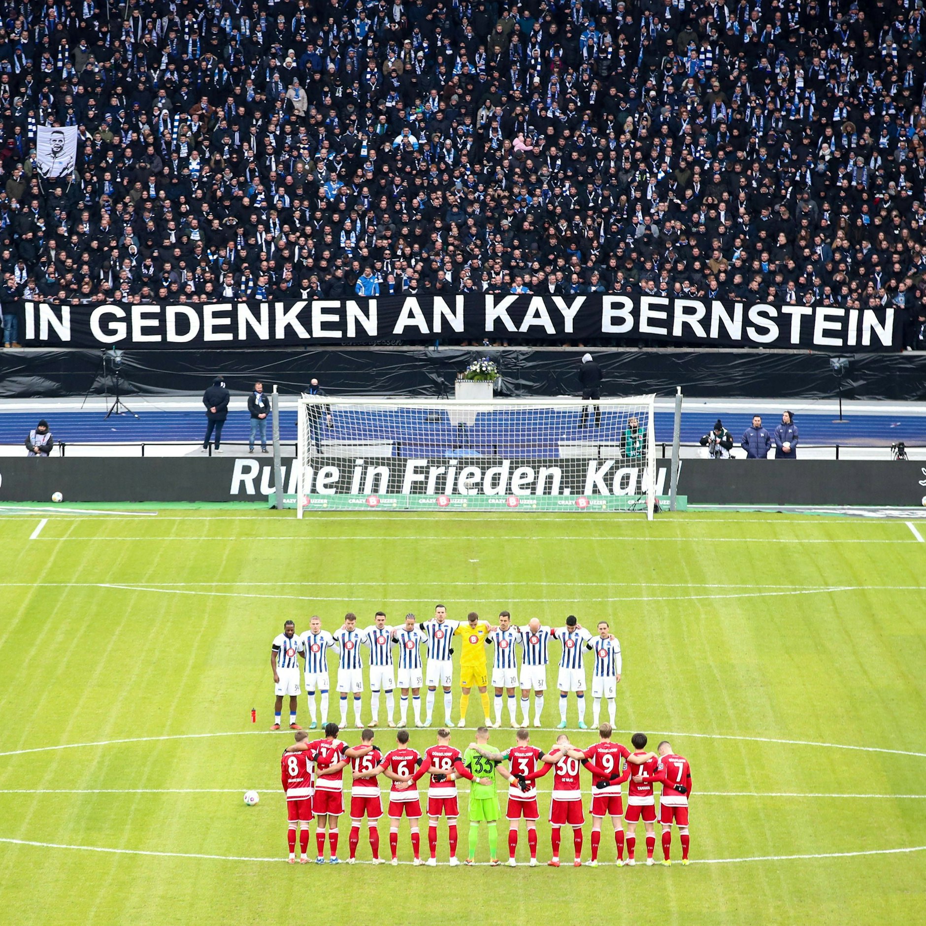 Am 21. Januar 2024 waren alle Menschen im Olympiastadion bei Herthas Spiel gegen Düsseldorf in Schock und Trauer wegen des Todes von Präsident Kay Bernstein.