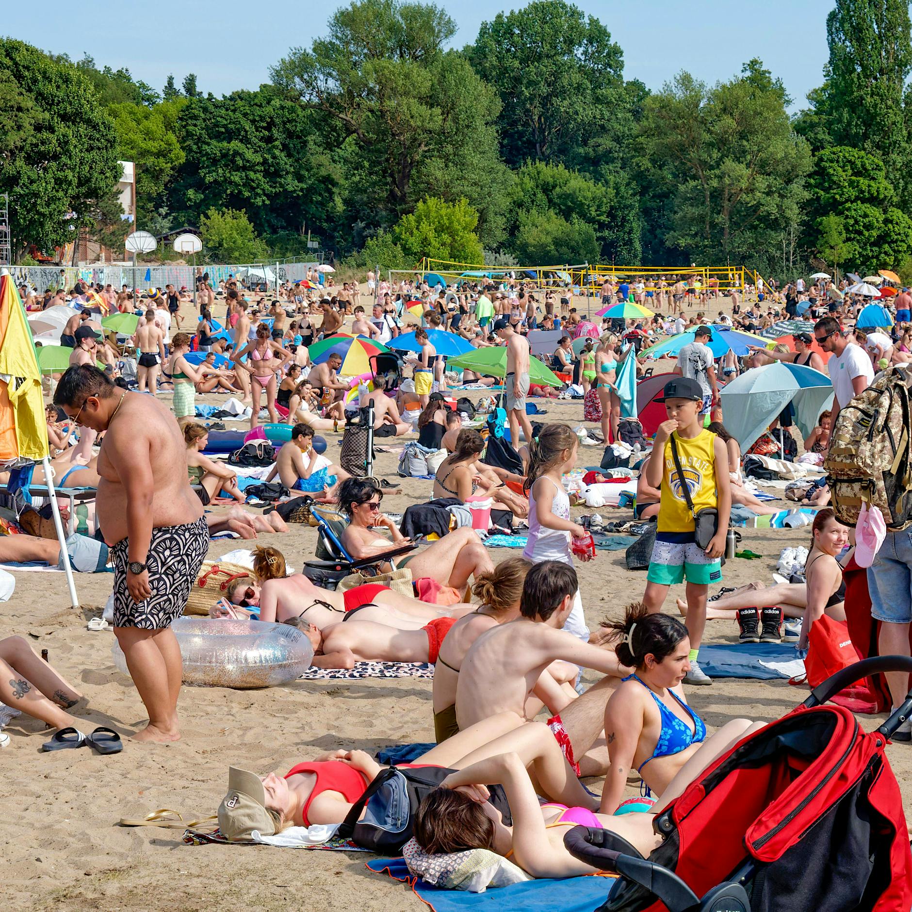 Bilanz des heißesten Tages in Berlin-Brandenburg: Tote, viele Bäder dicht, mehrere Polizeieinsätze