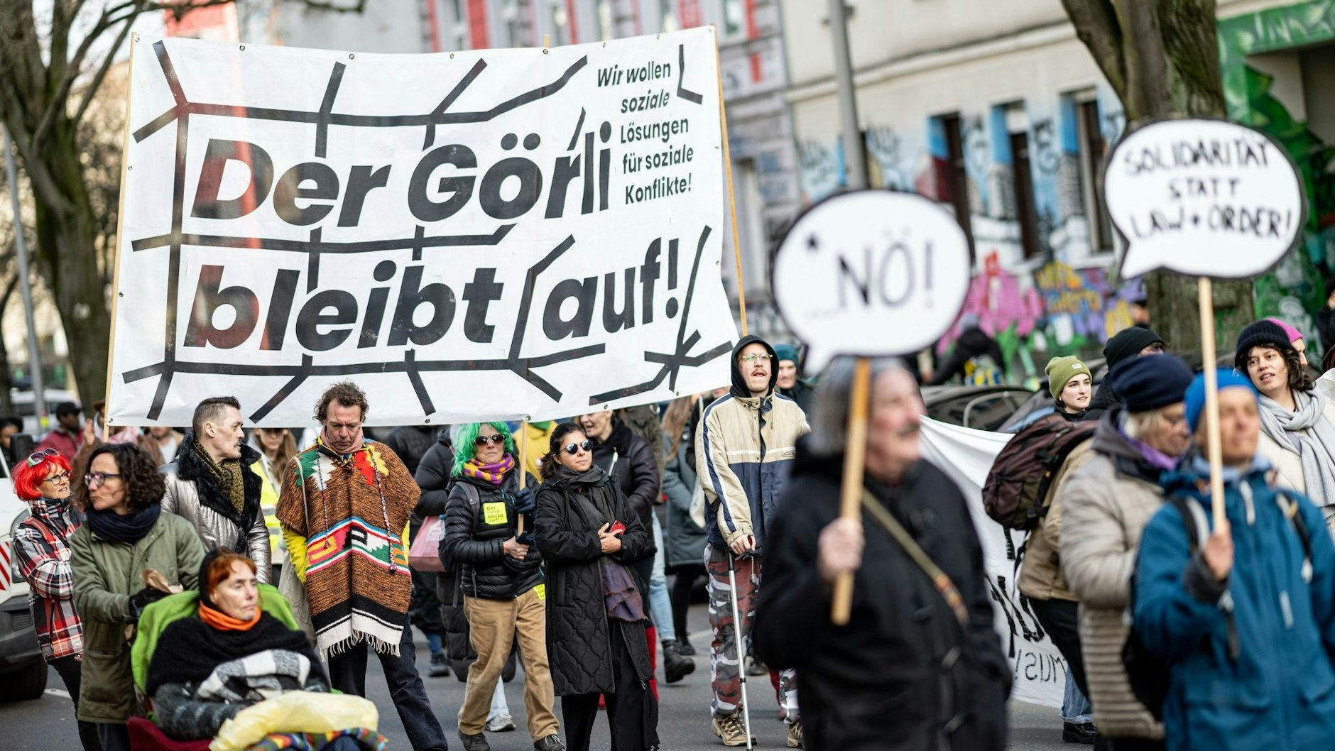 Für den Abend sind wieder Proteste gegen den Zaun-Bau am Görlitzer Park angesagt.