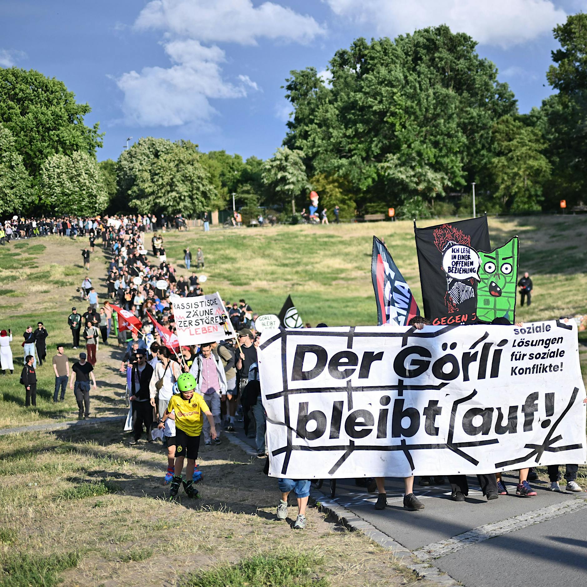 Protest gegen Zaun und Wegner: „Zwischen Scheiße, Bier und Spritzen – wir wollen auch nachts im Görli sitzen“