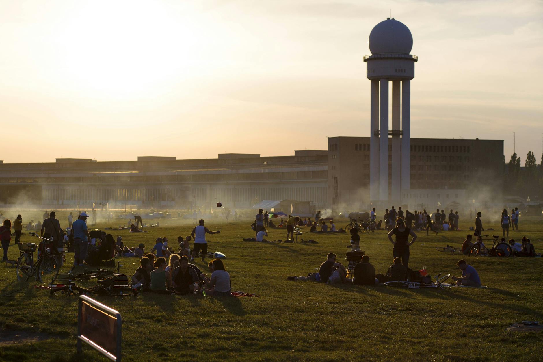 Grillbereich auf dem Tempelhofer Feld 2014