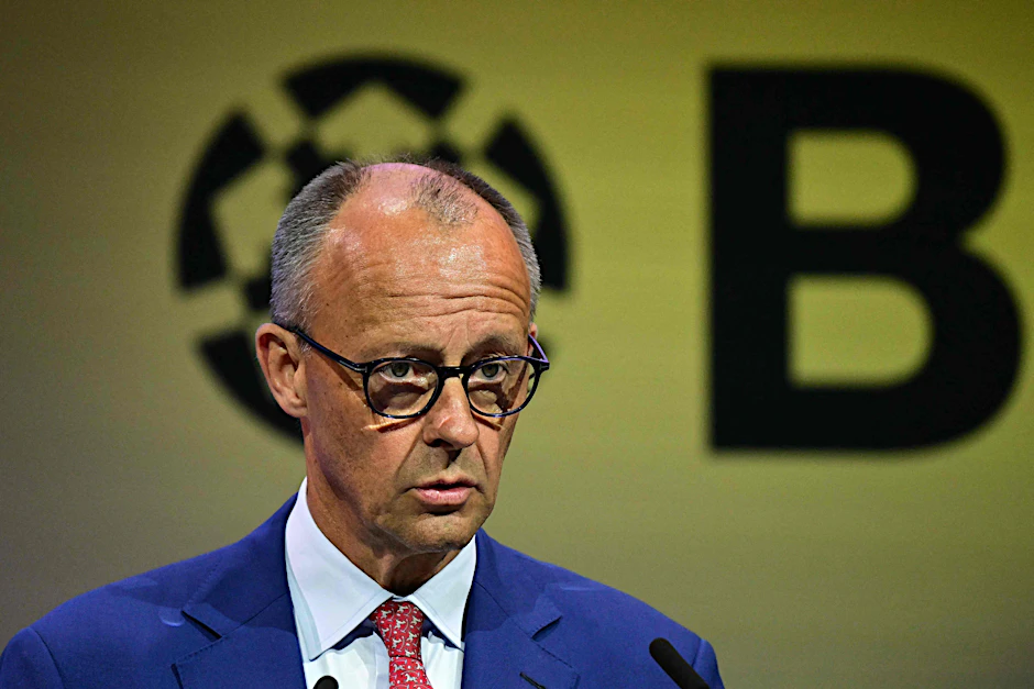 Bundeskanzler Friedrich Merz sprach beim Tag der Industrie in Berlin über die Wehrpflicht.