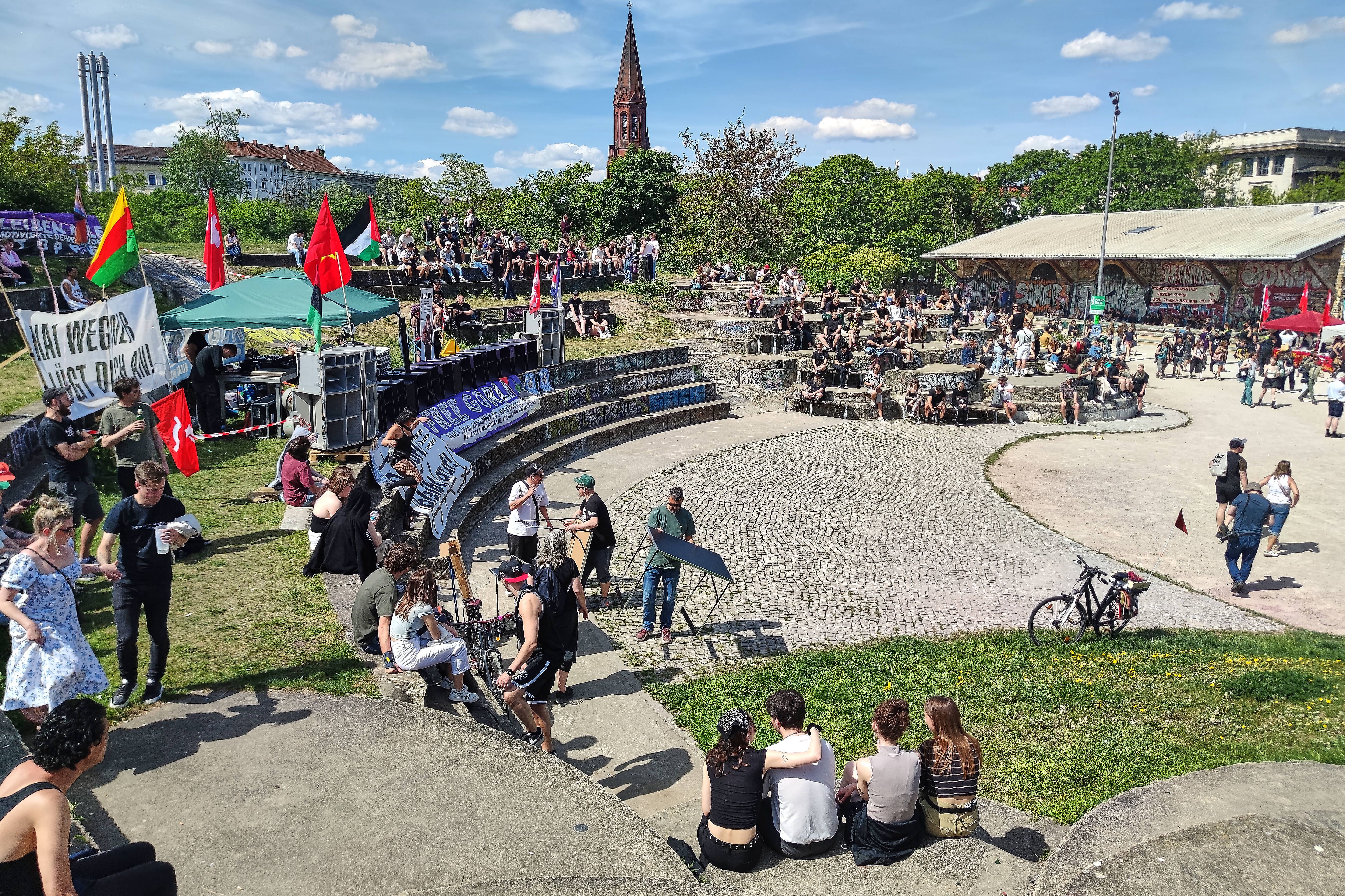 Görlitzer Park in Kreuzberg: Wie sich die Polizei beim Zaunbau verhalten wird