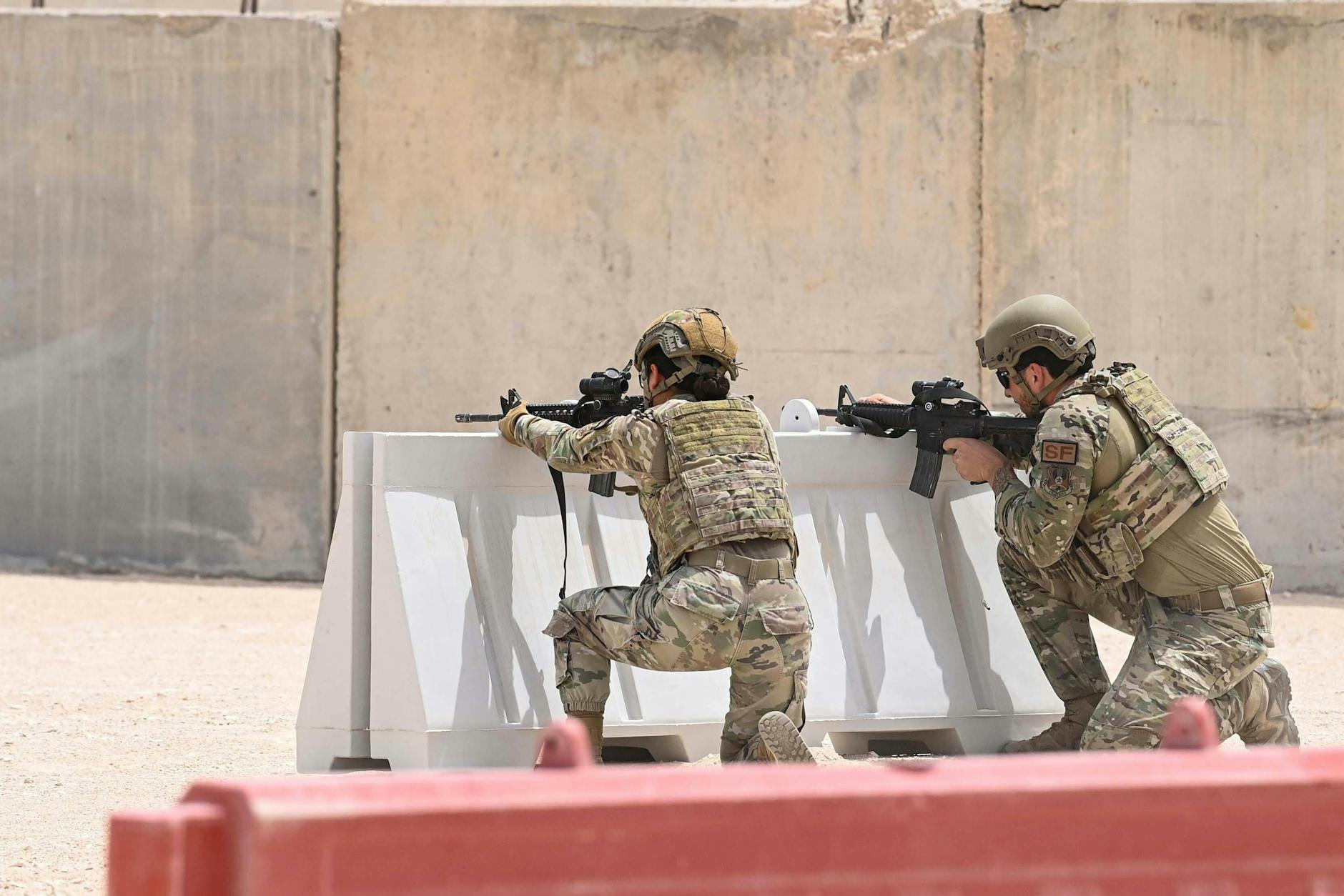US-Soldaten verteidigen den Luftwaffenstützpunkt Al Udeid in Katar.