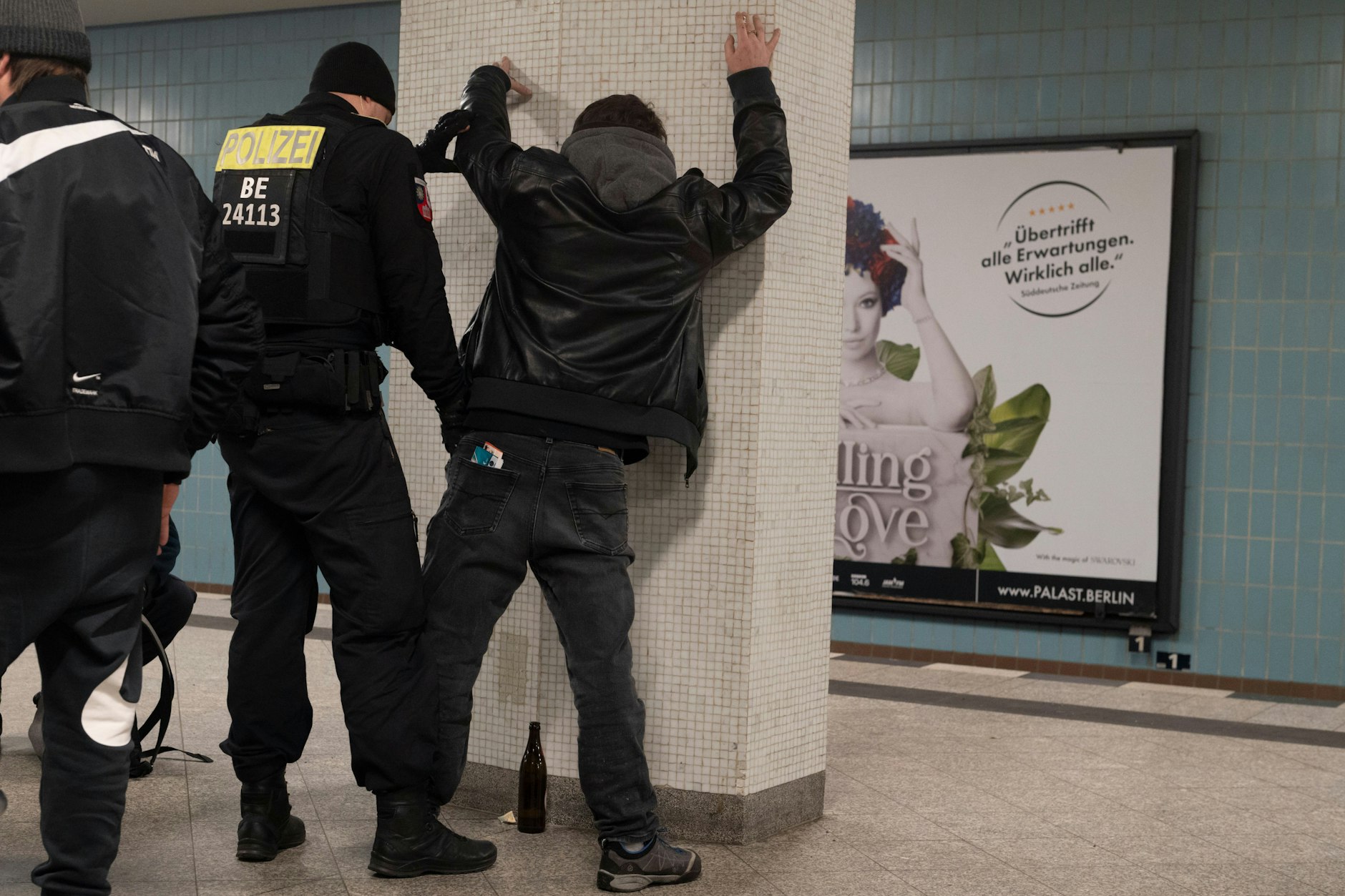 Wedding'deki Leopoldplatz'da polisin daha fazla müdahale yetkisi var. Bu, gelecekte Berlin'deki tüm otobüsler ve trenler için geçerli olacak.