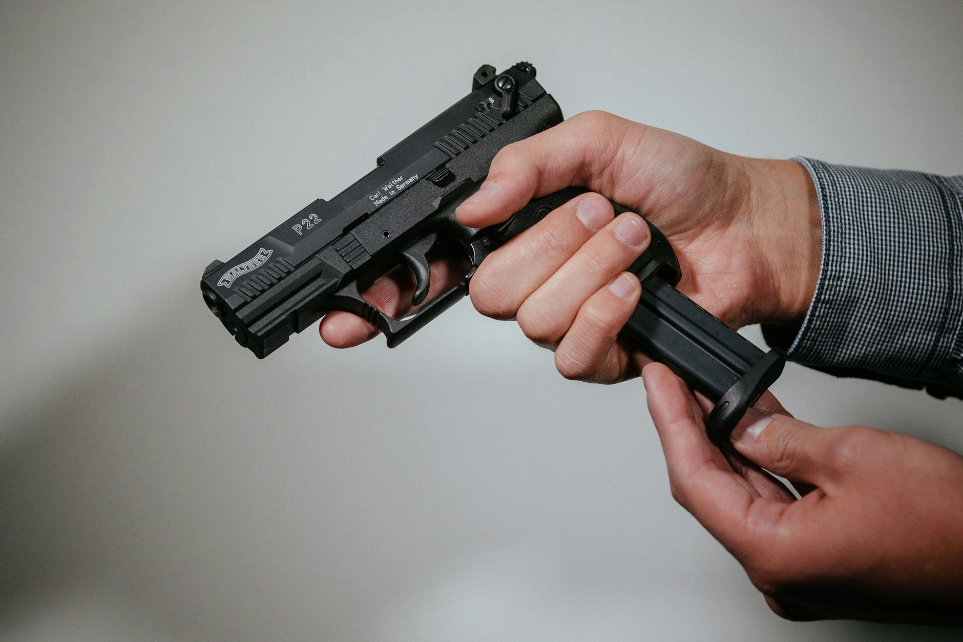 Treptow-Köpenick: Ein Unbekannter hat einem 35-Jährigen mit einer Schreckschusspistole verletzt.