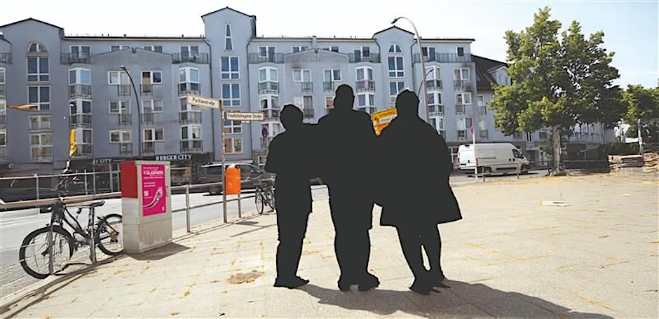 Drei Mieter aus dem Horrorhaus in Berlin-Köpenick: Nach Drohungen aus der Nachbarschaft wollen sie unerkannt bleiben.