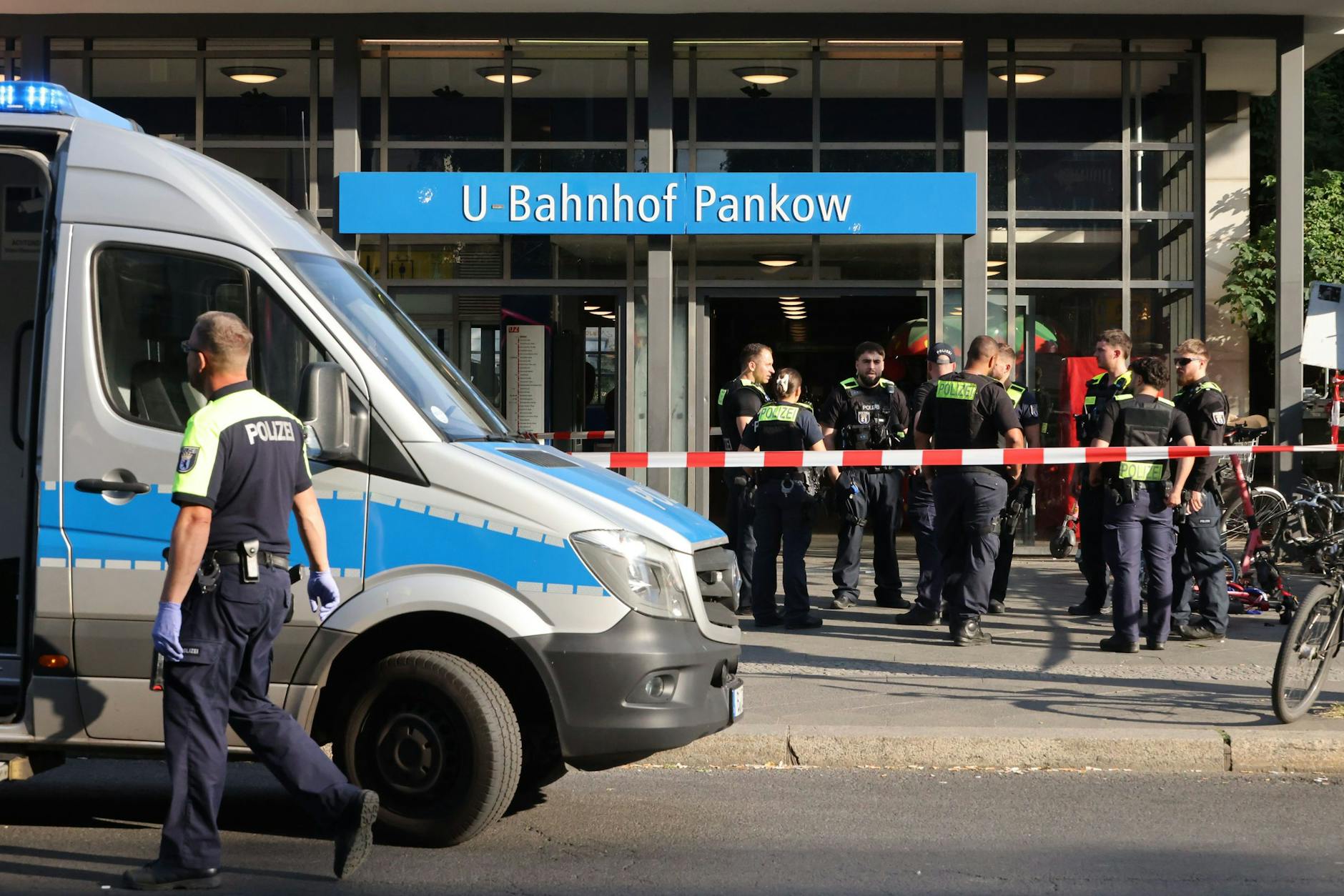 U-Bahnhöfe werden immer wieder zu Orten von Auseinandersetzungen. Ab nächstem Monat ist das Tragen von Messern im gesamten ÖPNV verboten.