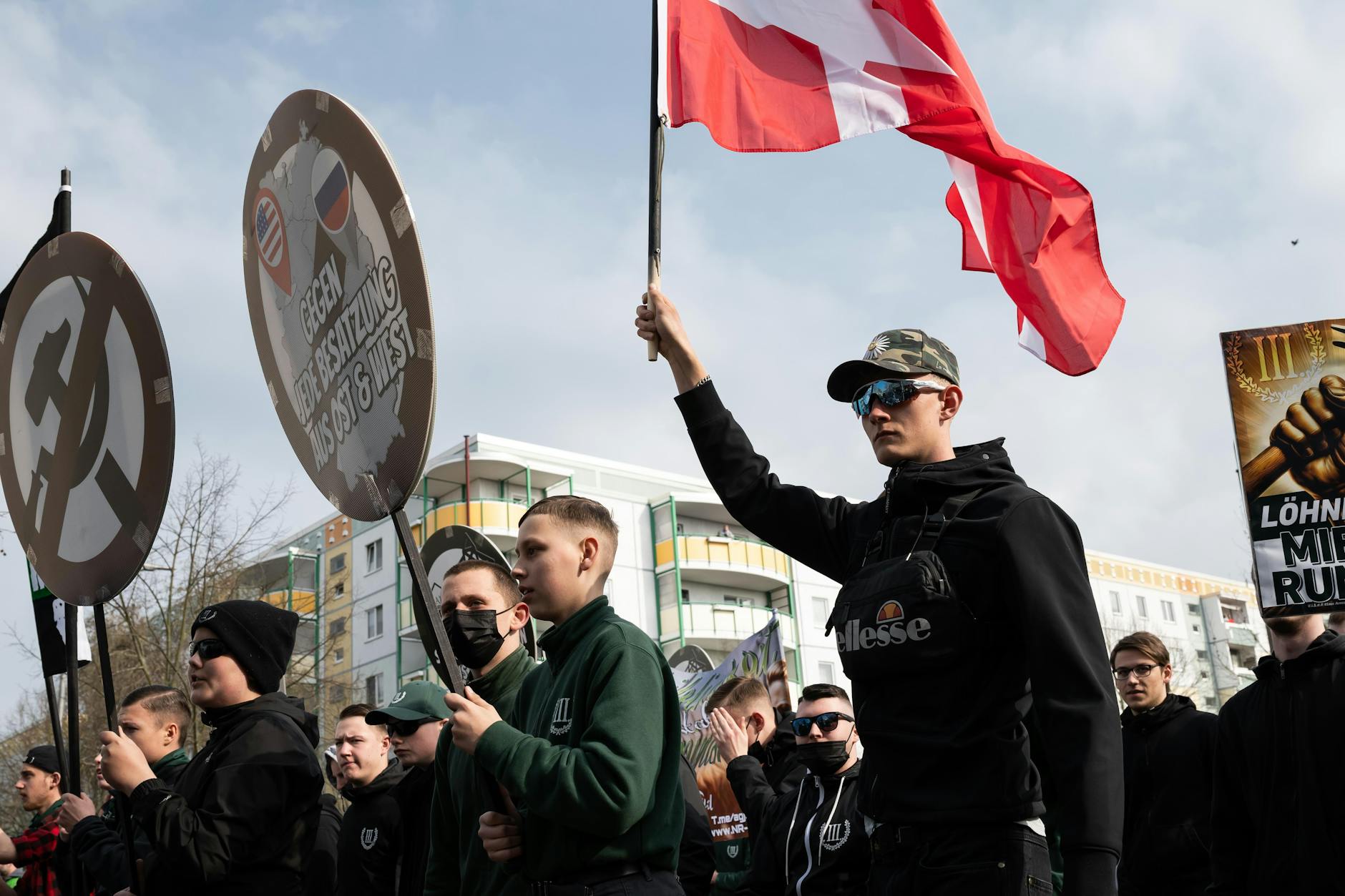 In Deutschland sind zuletzt mehrere rechte Jugendgruppen mit hunderten Anhängern entstanden.