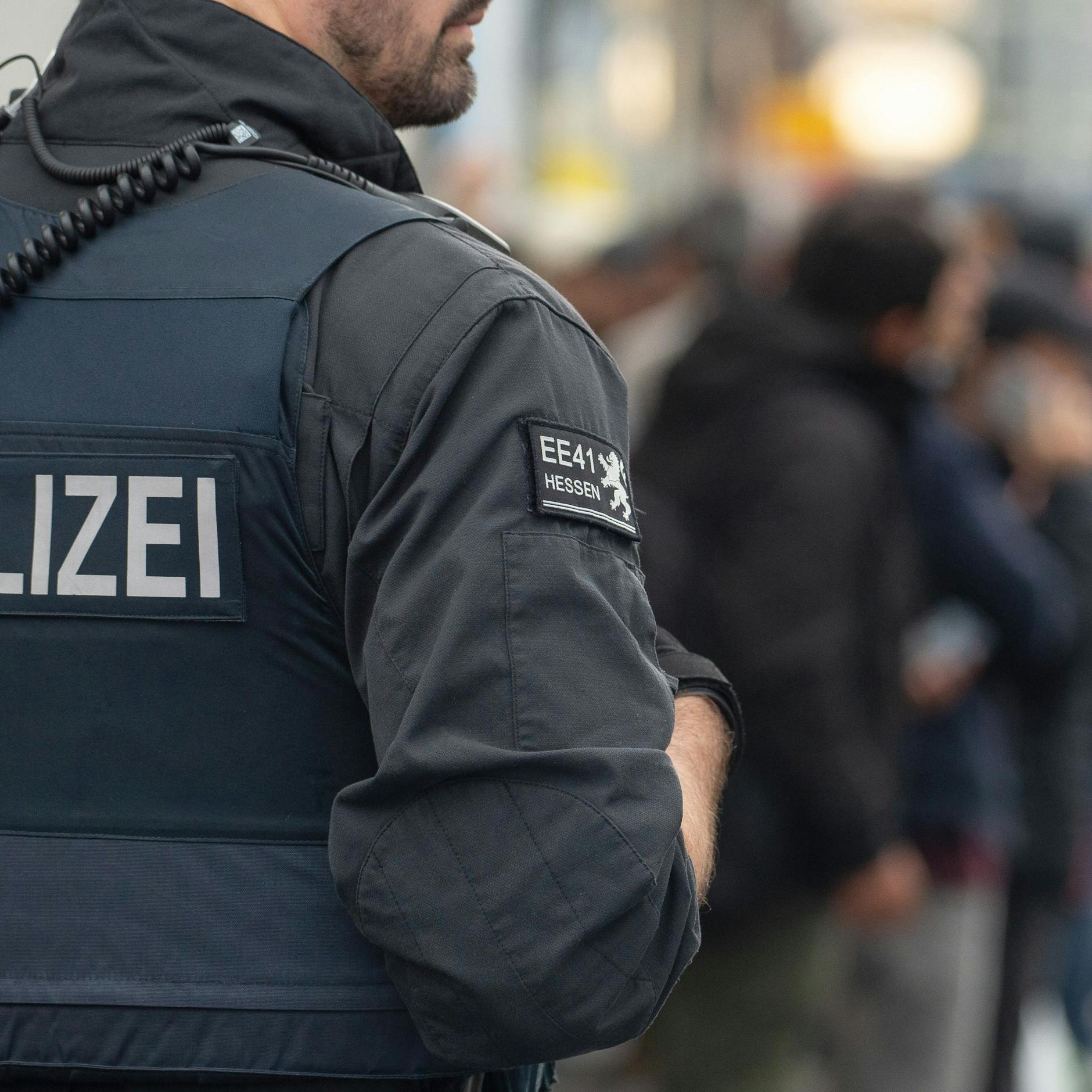 Image - Bundesweite Razzia: Polizei nimmt Verfasser politischer Hassbotschaften ins Visier