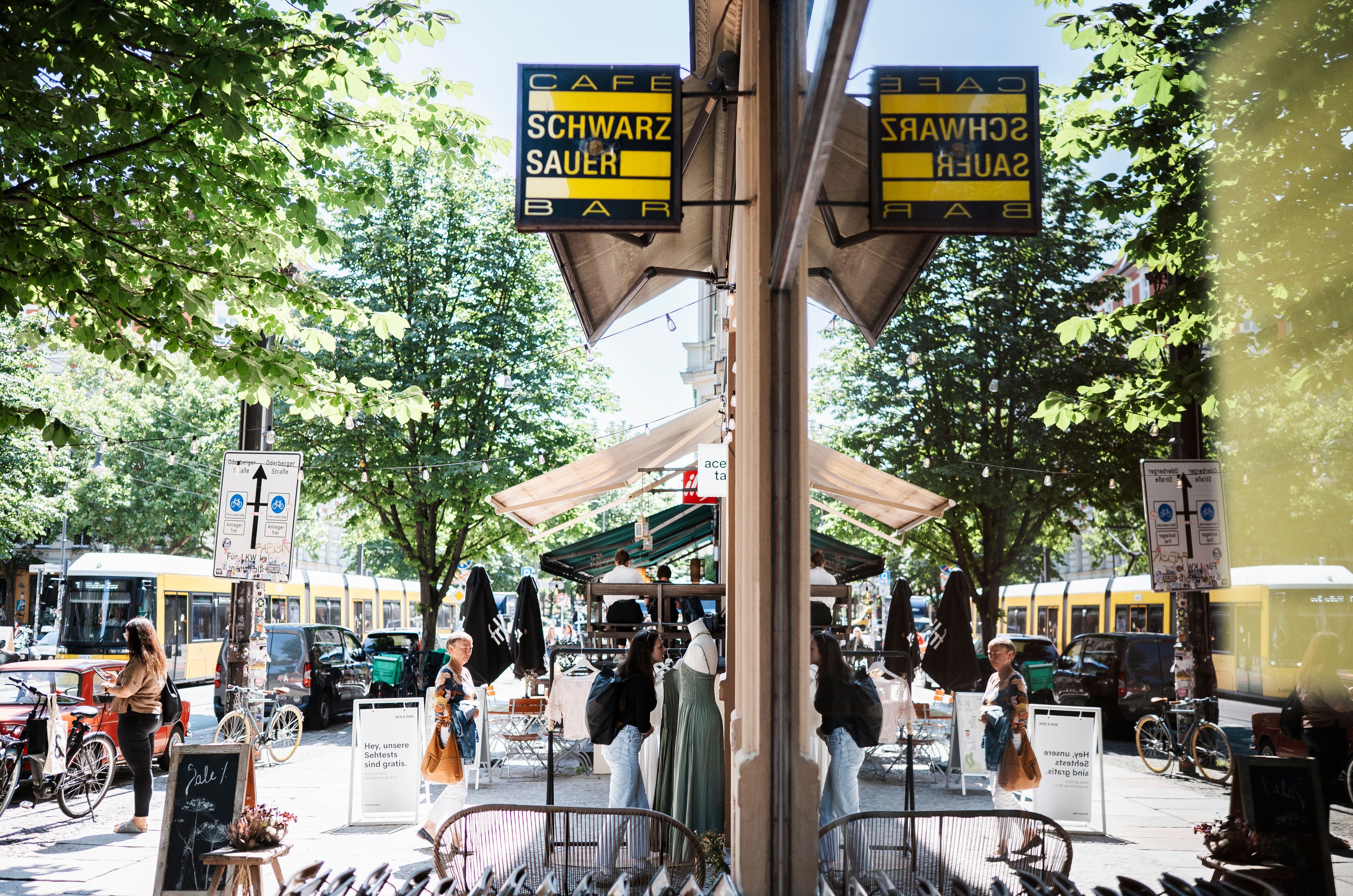 Kastanienallee in Berlin: Zwischen britischen Touristen und alten Punkrockern