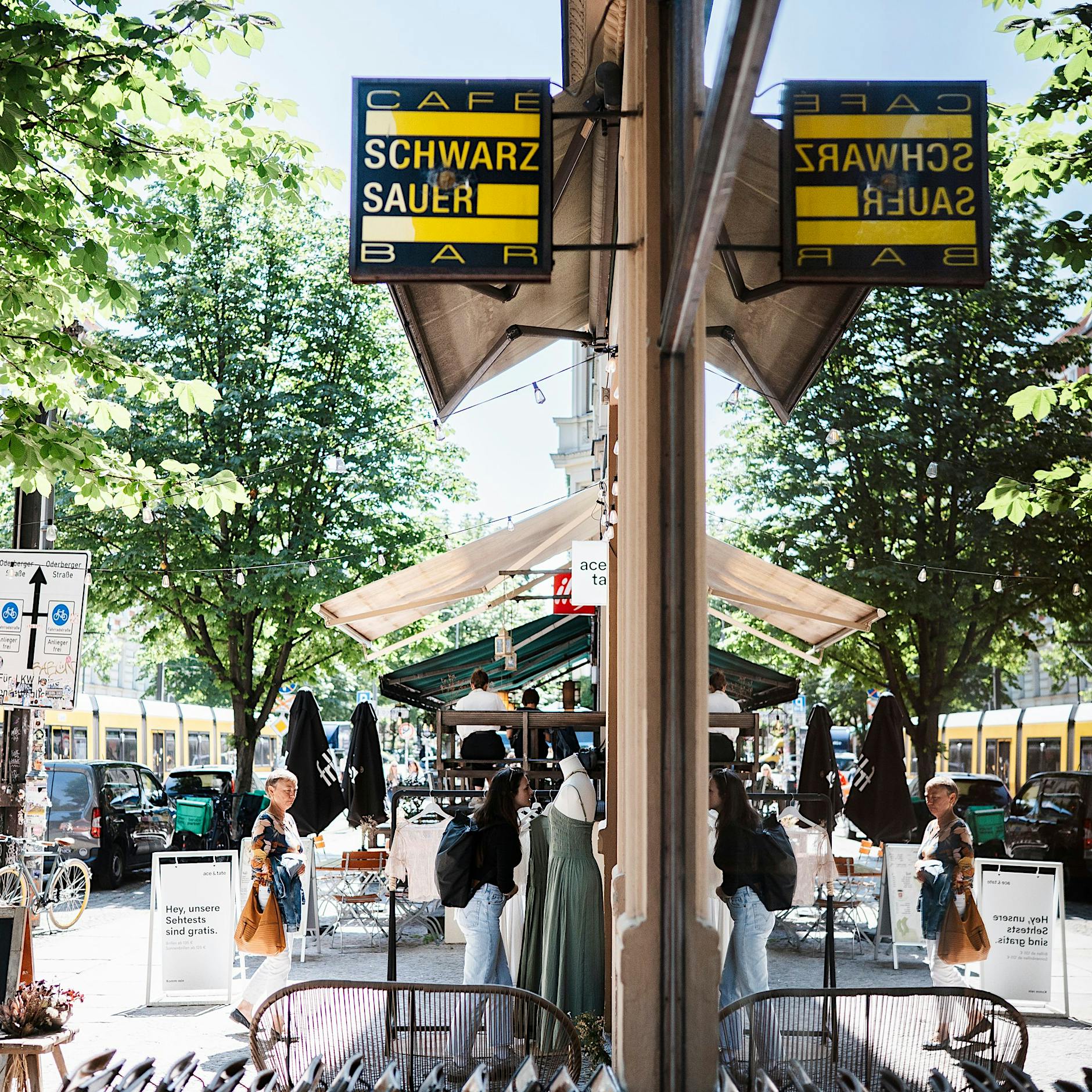 Kastanienallee in Berlin: Zwischen britischen Touristen und alten Punkrockern