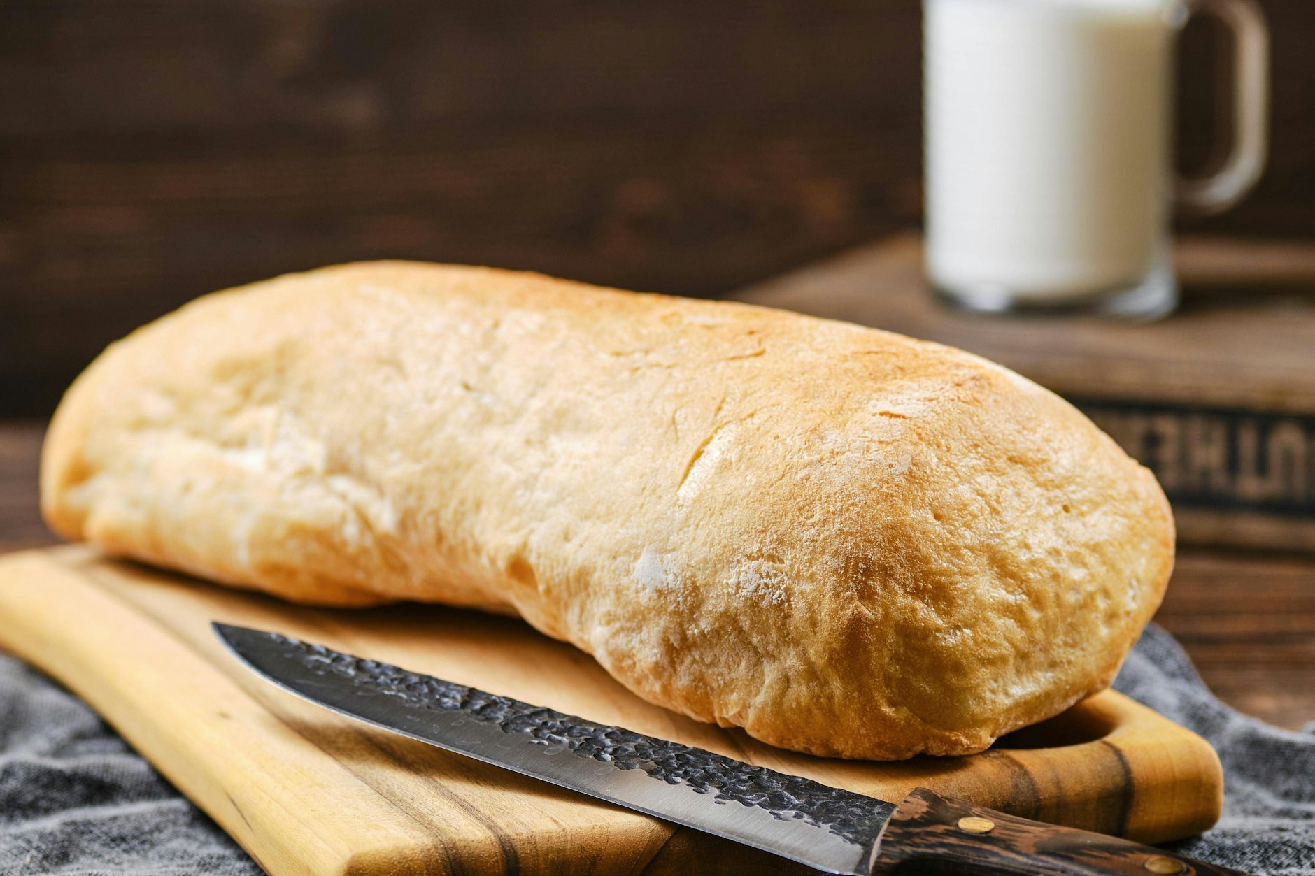 Knuspriges Ciabatta gehört zu den besonders beliebten Weißbroten.