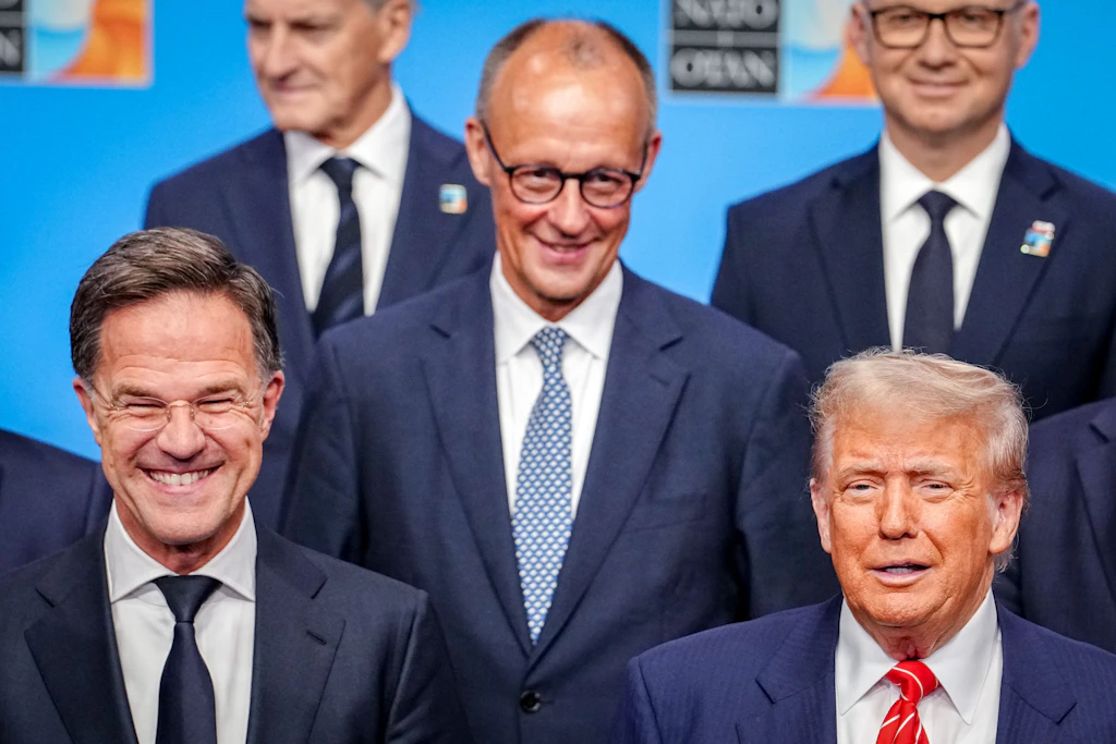 „Strategie der Unterwürfigkeit“: Europa folgt Trump beim Nato-Gipfel bedingungslos