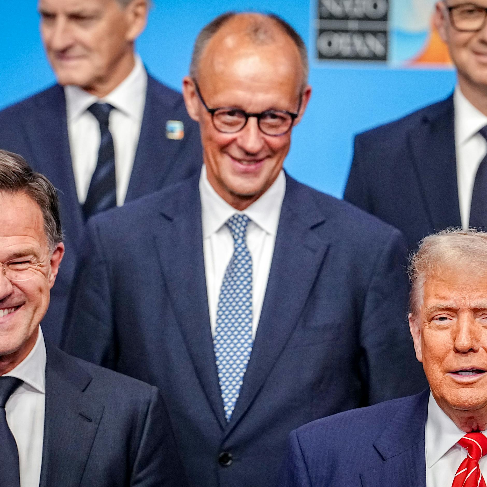 „Strategie der Unterwürfigkeit“: Europa folgt Trump beim Nato-Gipfel bedingungslos