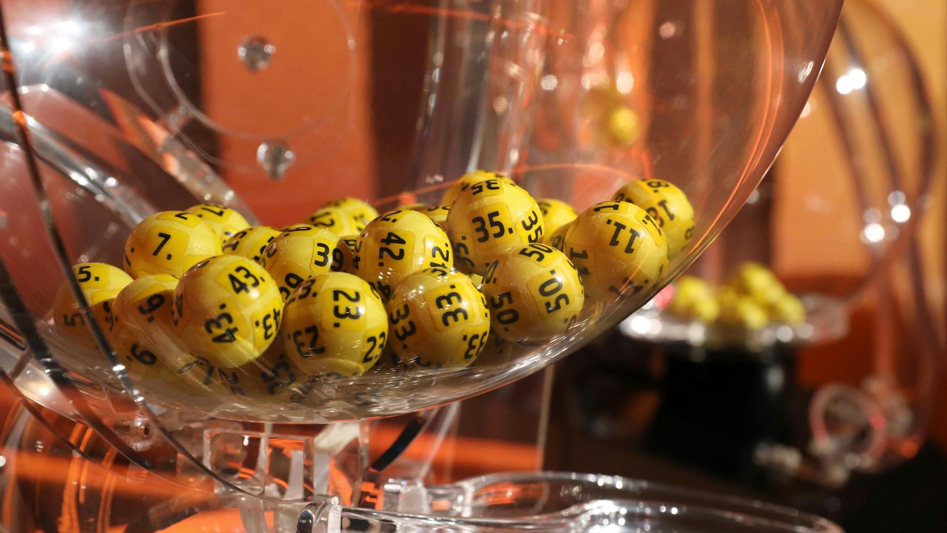 Die Zahlen für den Eurojackpot werden jeden Dienstag und Freitag gezogen. Ein Glückspilz aus Bayern räumte bei der Ziehung jetzt 40 Millionen Euro ab.