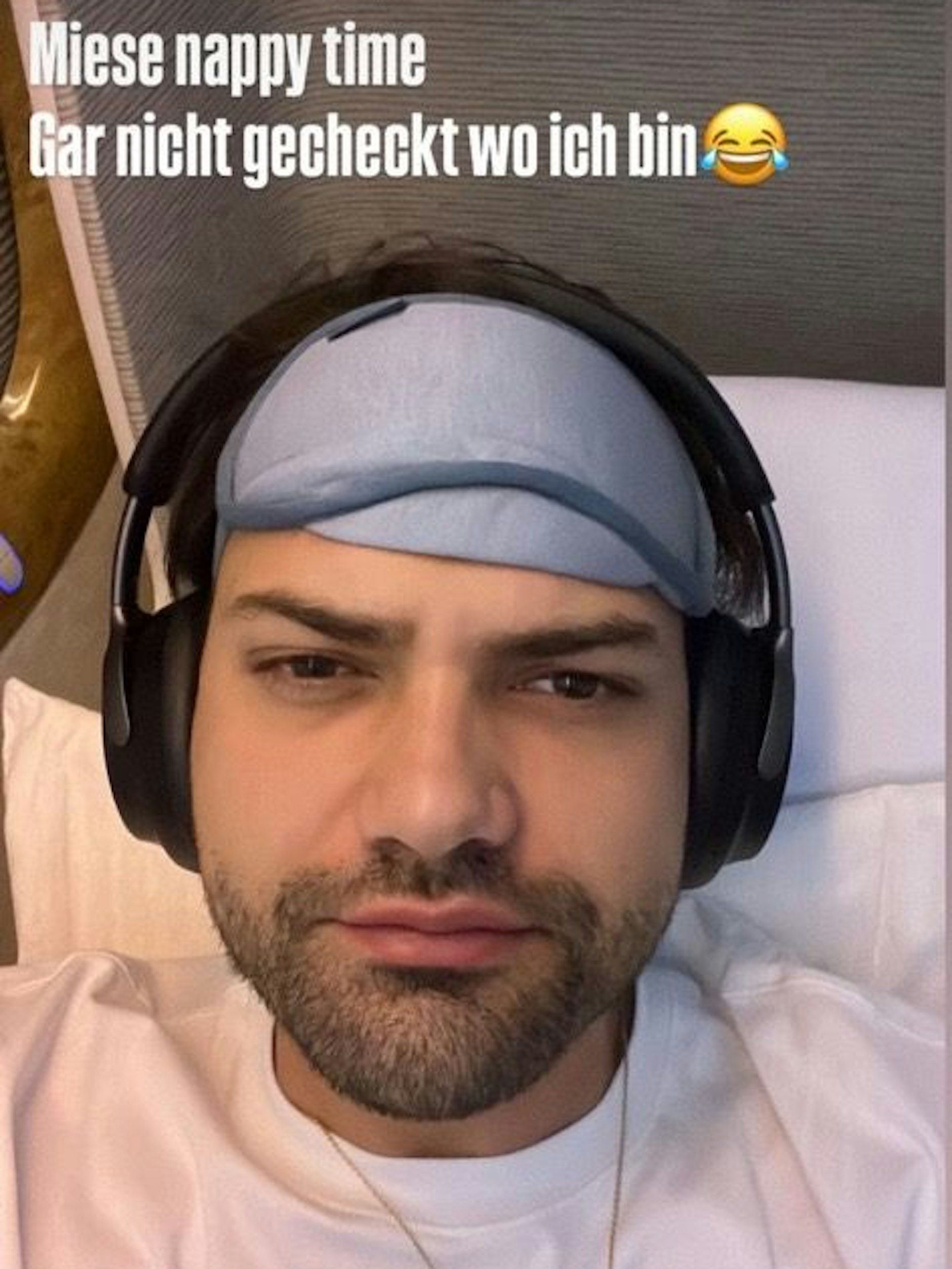 In einer Instagram-Story zeigte sich Jimi Blue Ochsenknecht im Flieger. Kurze Zeit später wurde er in Hamburg festgenommen.