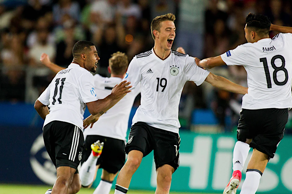 Union Berlins Janik Haberer (Mitte) konnte im Sommer 2017 mit Serge Gnabry (l.) und Nadiem Amiri über den Gewinn der U21-Europameisterschaft jubeln.