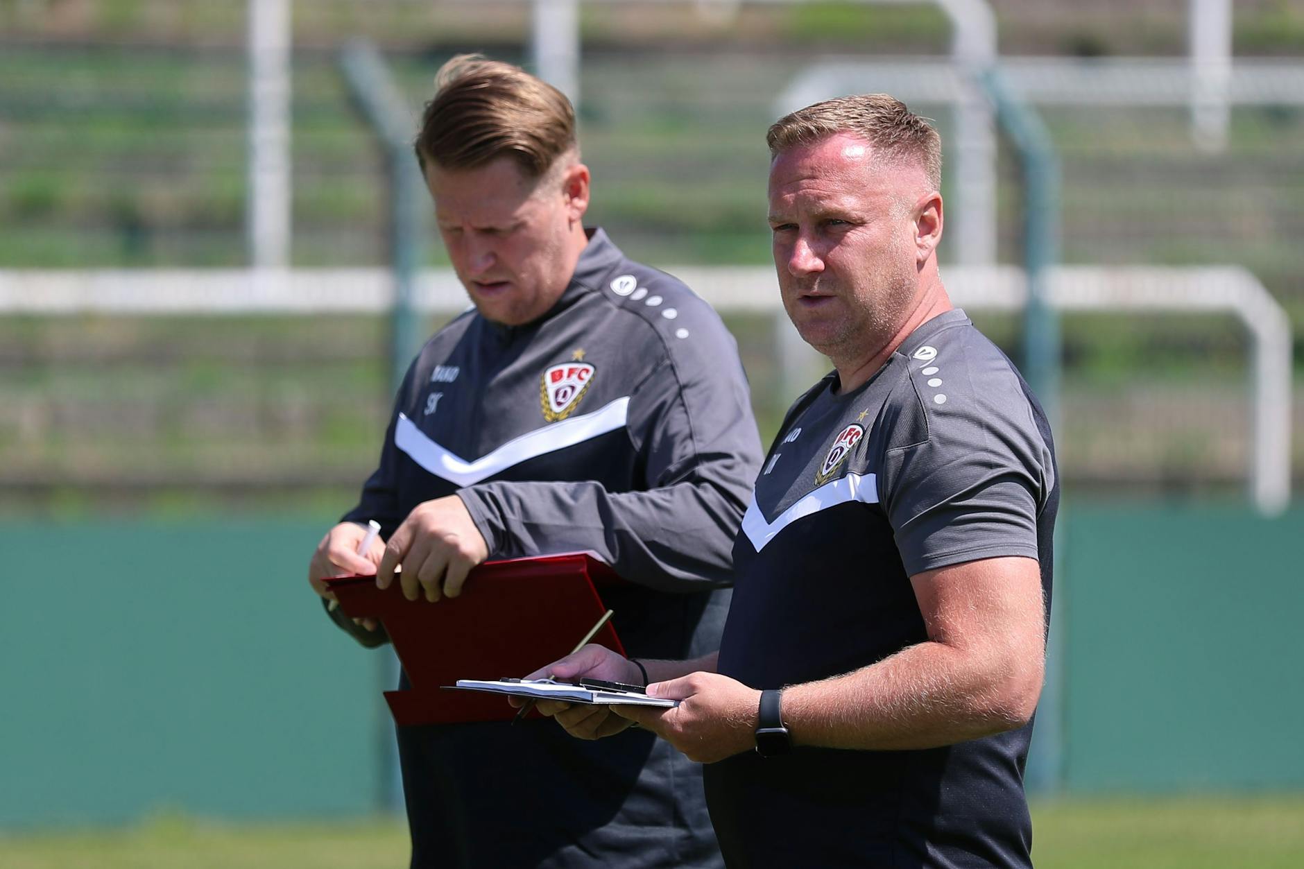 BFC-Trainer Dennis Kutrieb (r.) und sein Assistent Sven Körner wollen dafür sorgen, dass kein Neuer zu kurz kommt.