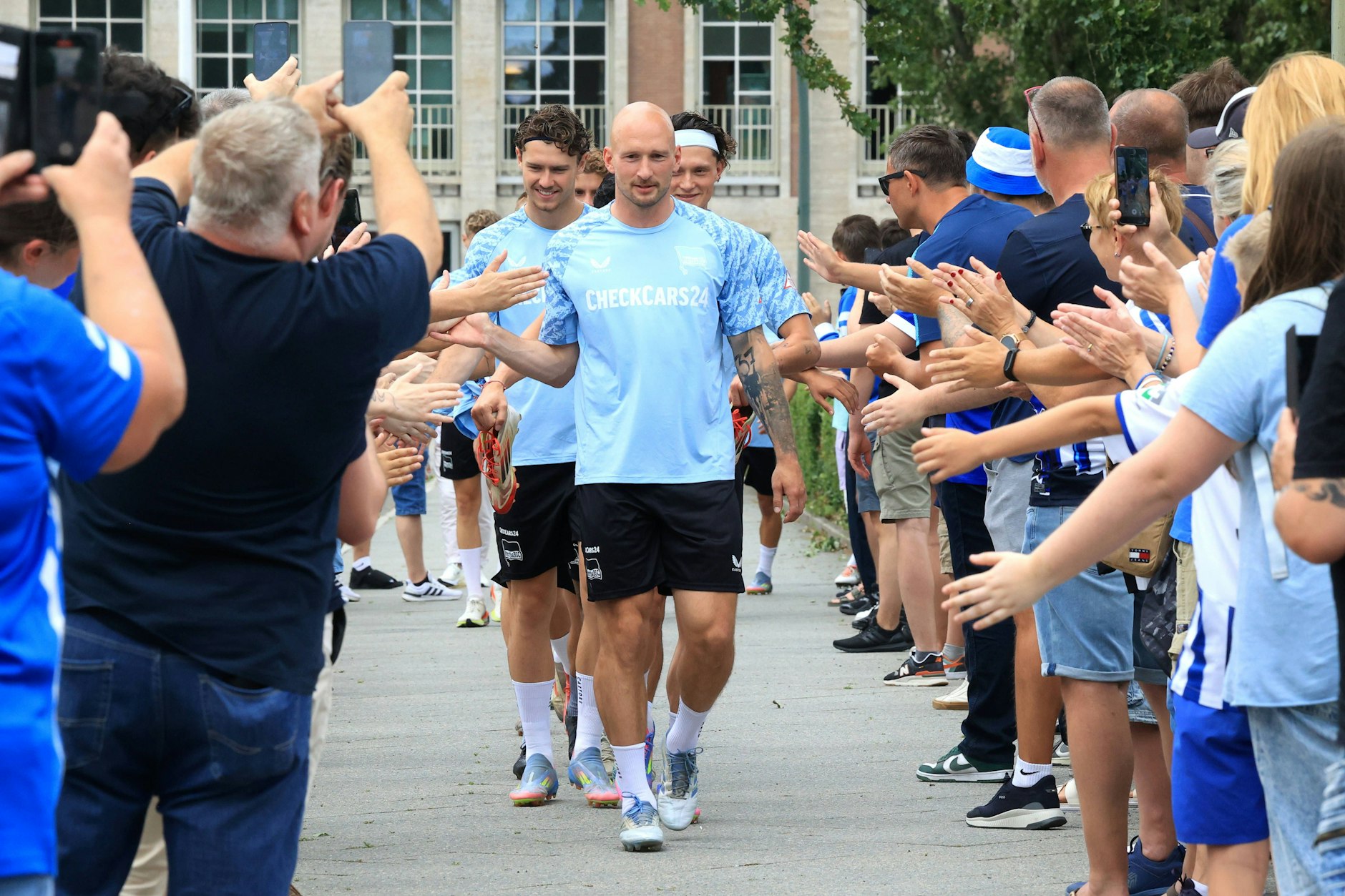Ein Fanspalier für die Spieler von Hertha BSC zum Start in die Vorbereitung zu Beginn dieser Woche.