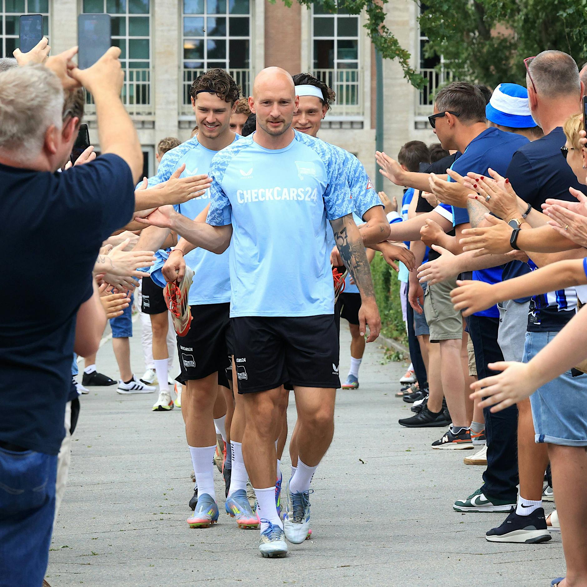 Hertha BSC: Stefan Leitl bekommt die Euphorie zu spüren, die er selbst erweckt hat