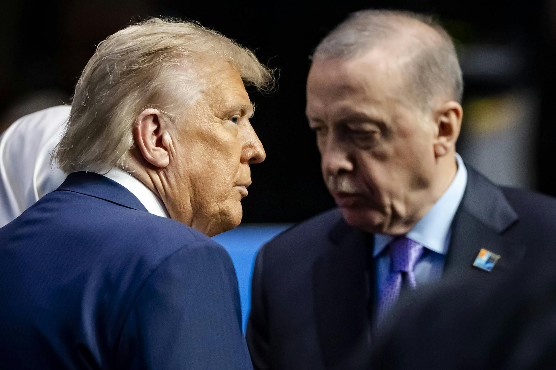 US-Präsident Donald Trump und türkischer Präsident Recep Tayyip Erdogan zu Beginn des Nato-Gipfeltreffens in Den Haag.