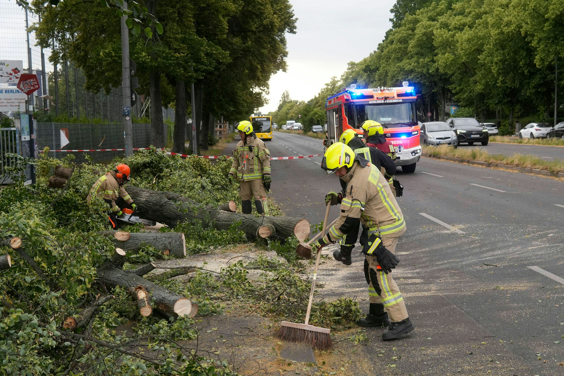 Nach dem Sturm ist vor dem Sturm: Aufräumarbeiten am Montag in Treptow